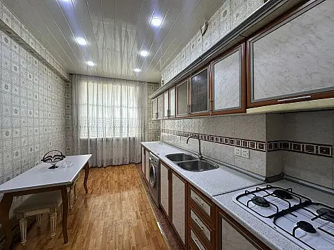 Kirayə verilir 2 otaqlı mənzil 95 m²