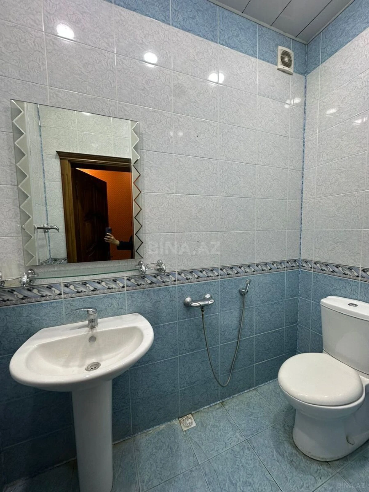 Kirayə verilir 2 otaqlı mənzil 95 m²