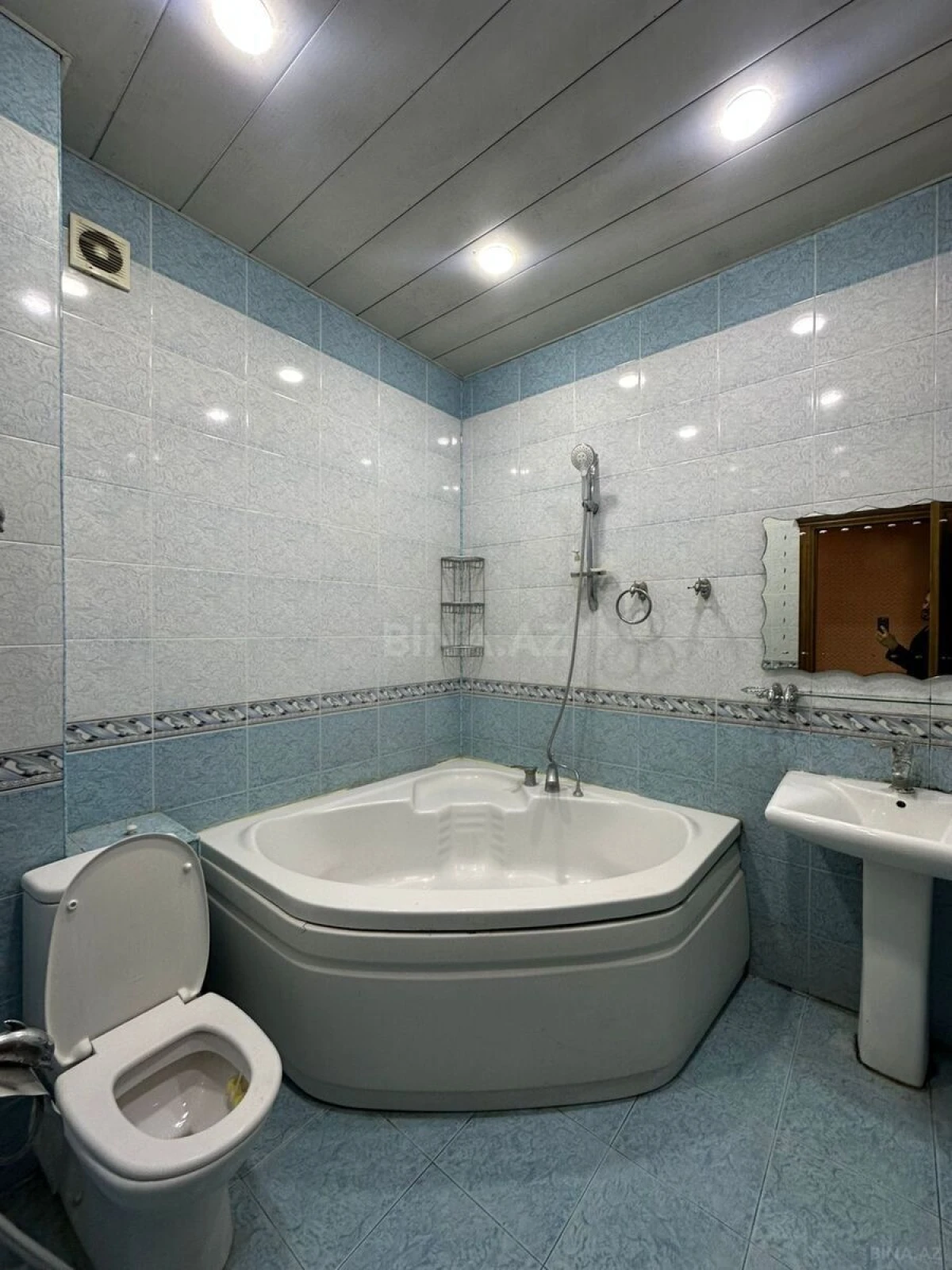 Kirayə verilir 2 otaqlı mənzil 95 m²
