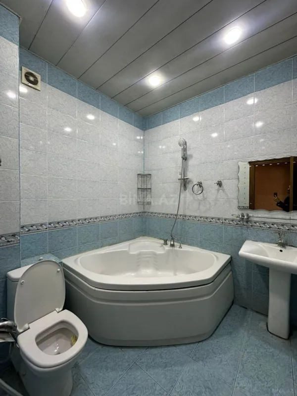 Kirayə verilir 2 otaqlı mənzil 95 m²