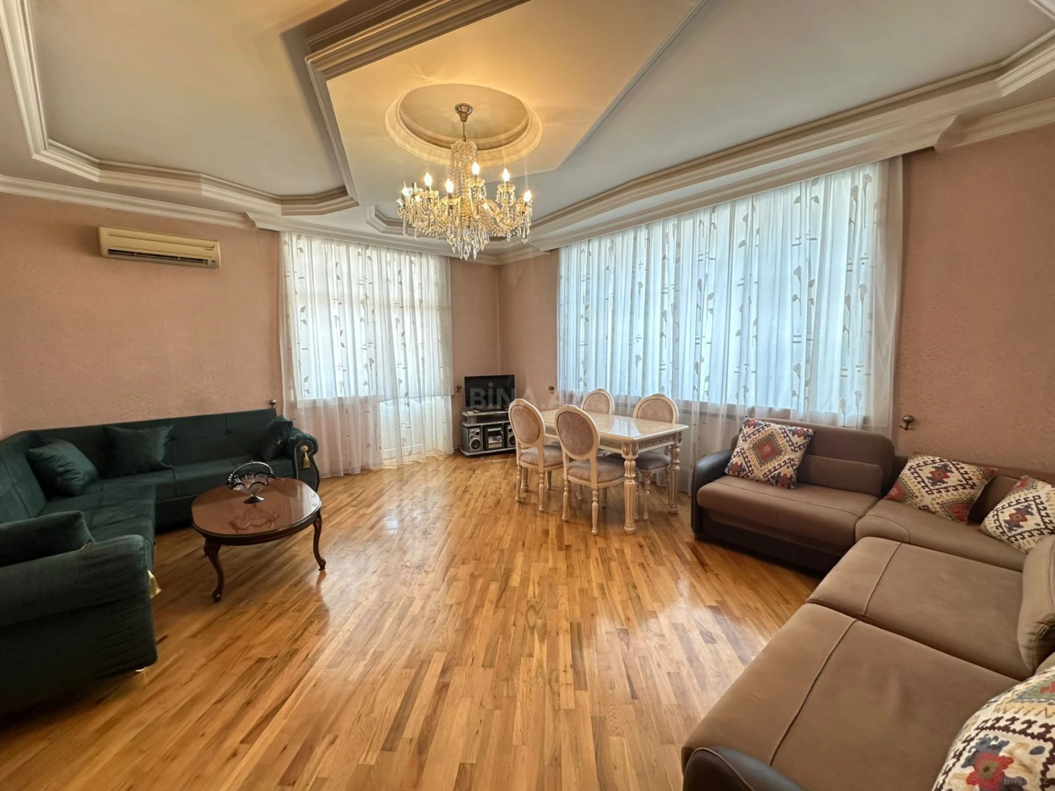 Kirayə verilir 2 otaqlı mənzil 95 m²