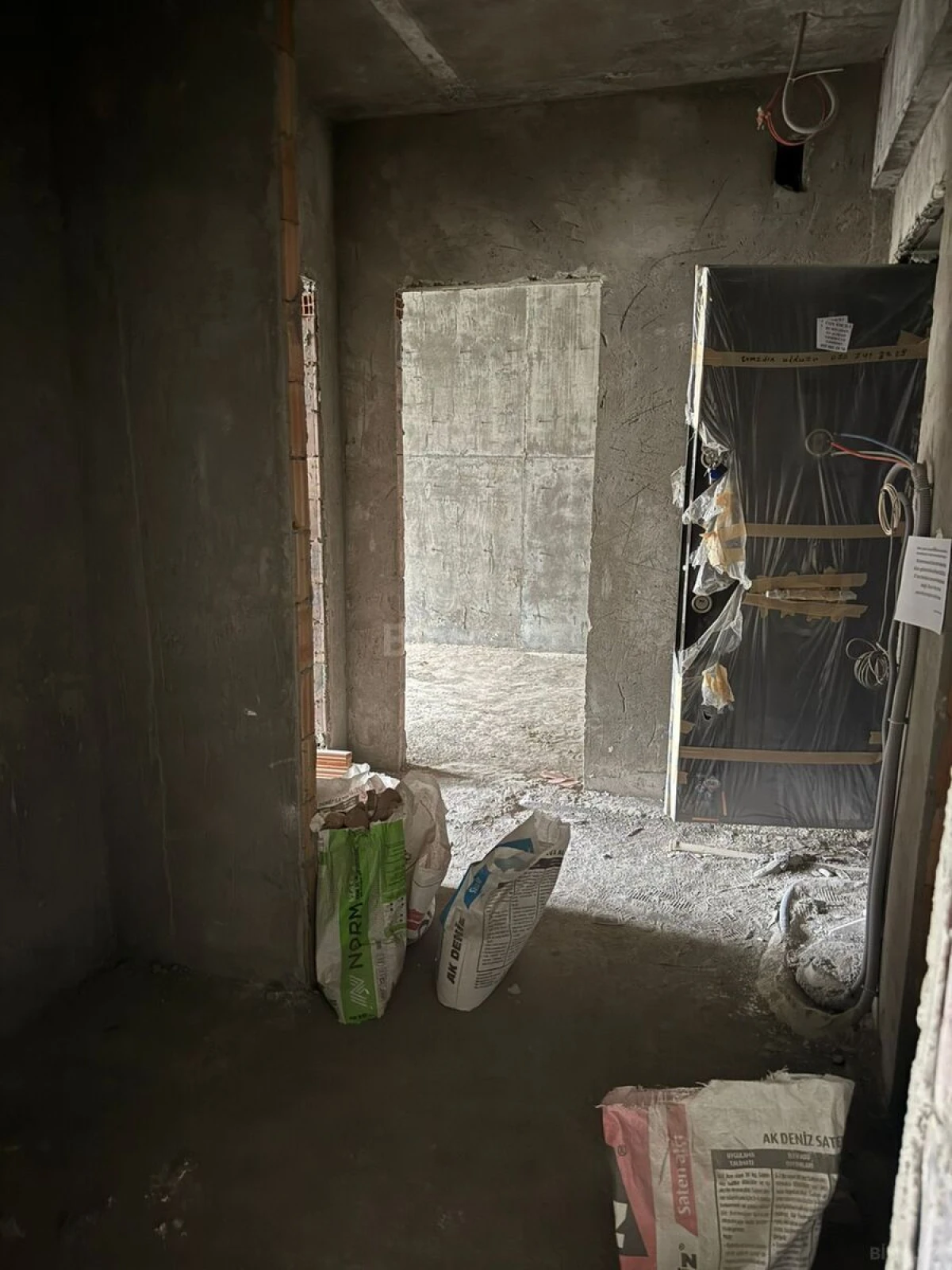 Satılır 2 otaqlı mənzil 66 m²