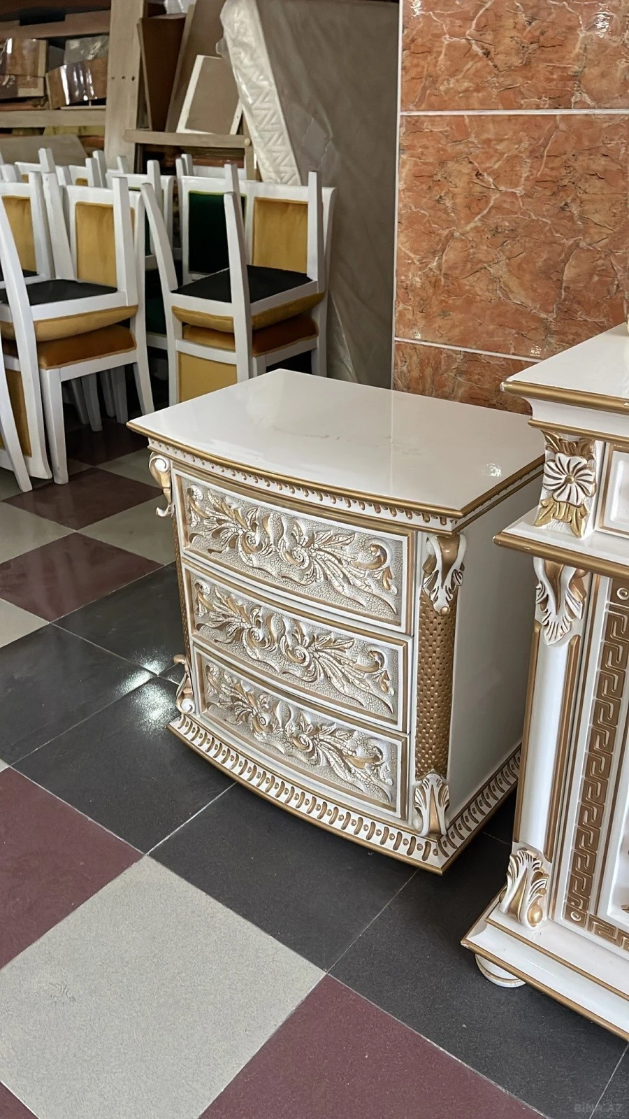 Kirayə verilir 1 otaqlı ofis 24 m²