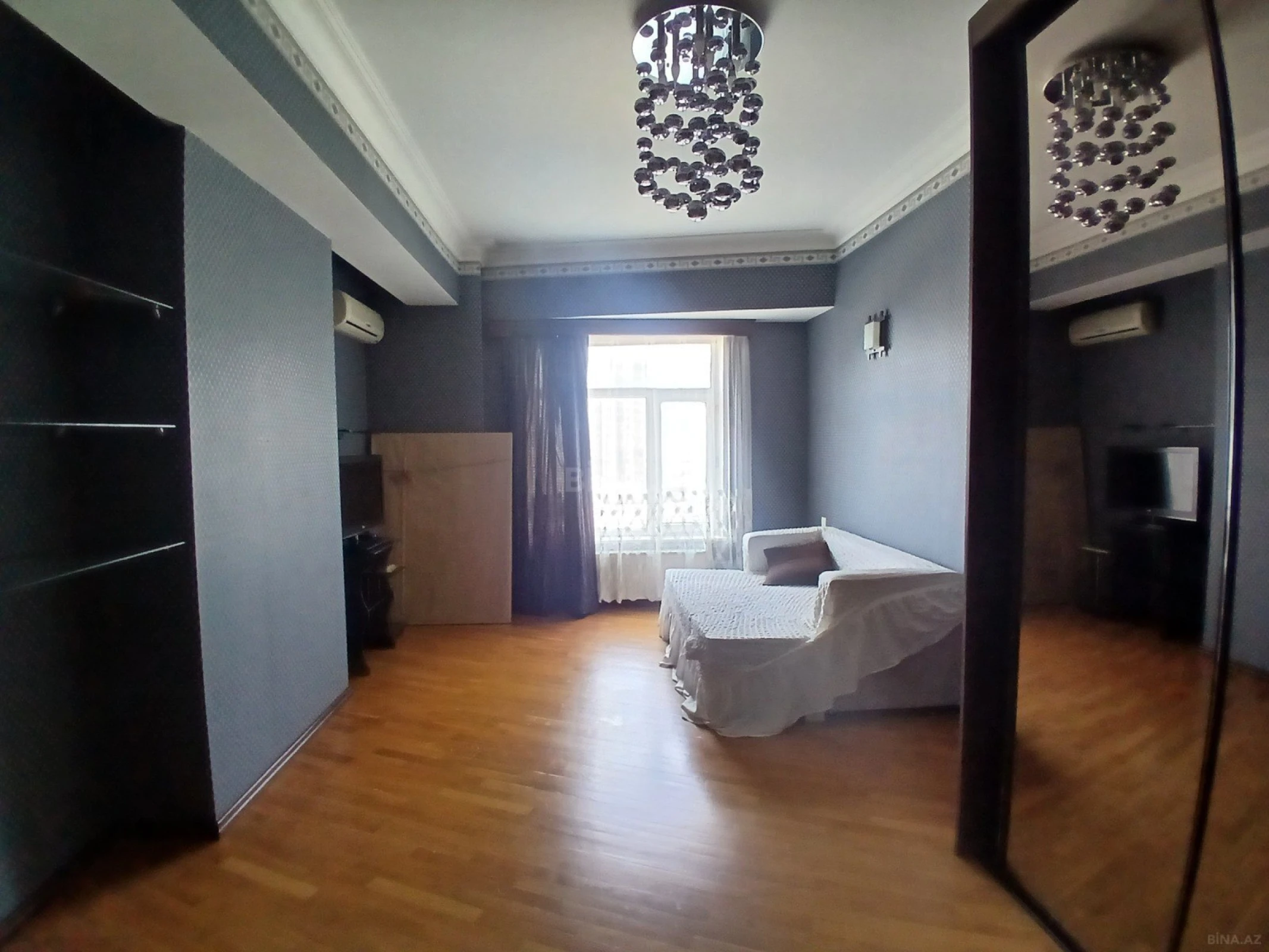 Satılır 3 otaqlı mənzil 147 m²