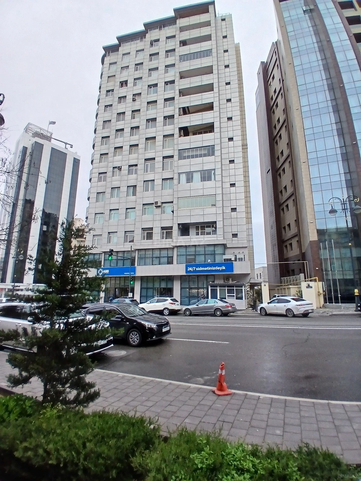 Satılır 3 otaqlı mənzil 147 m²