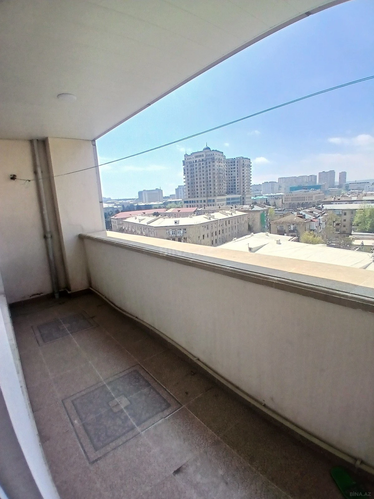 Satılır 3 otaqlı mənzil 147 m²