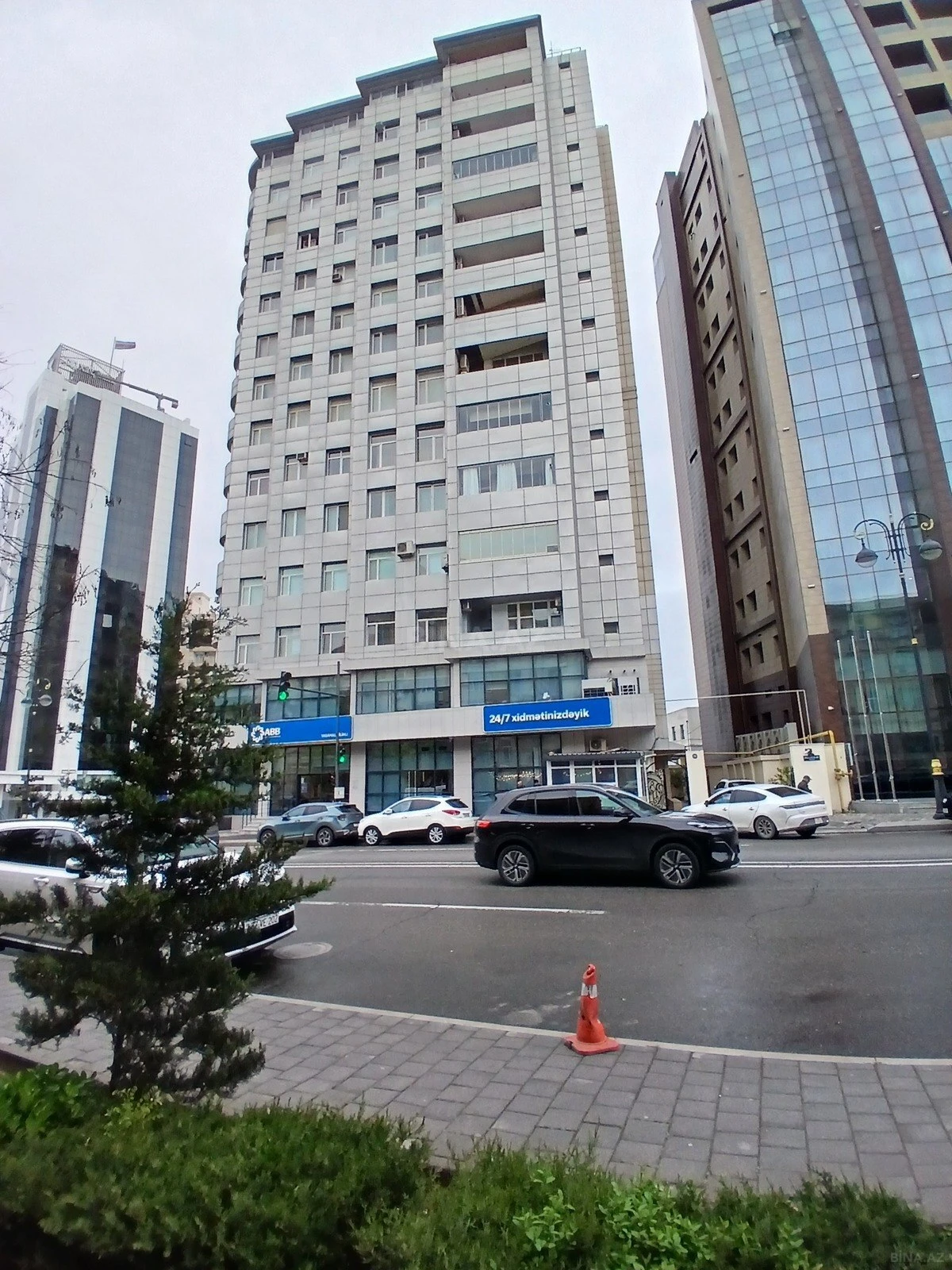 Satılır 3 otaqlı mənzil 147 m²