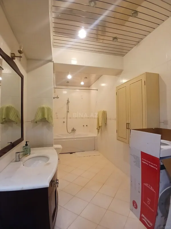 Satılır 3 otaqlı mənzil 147 m²