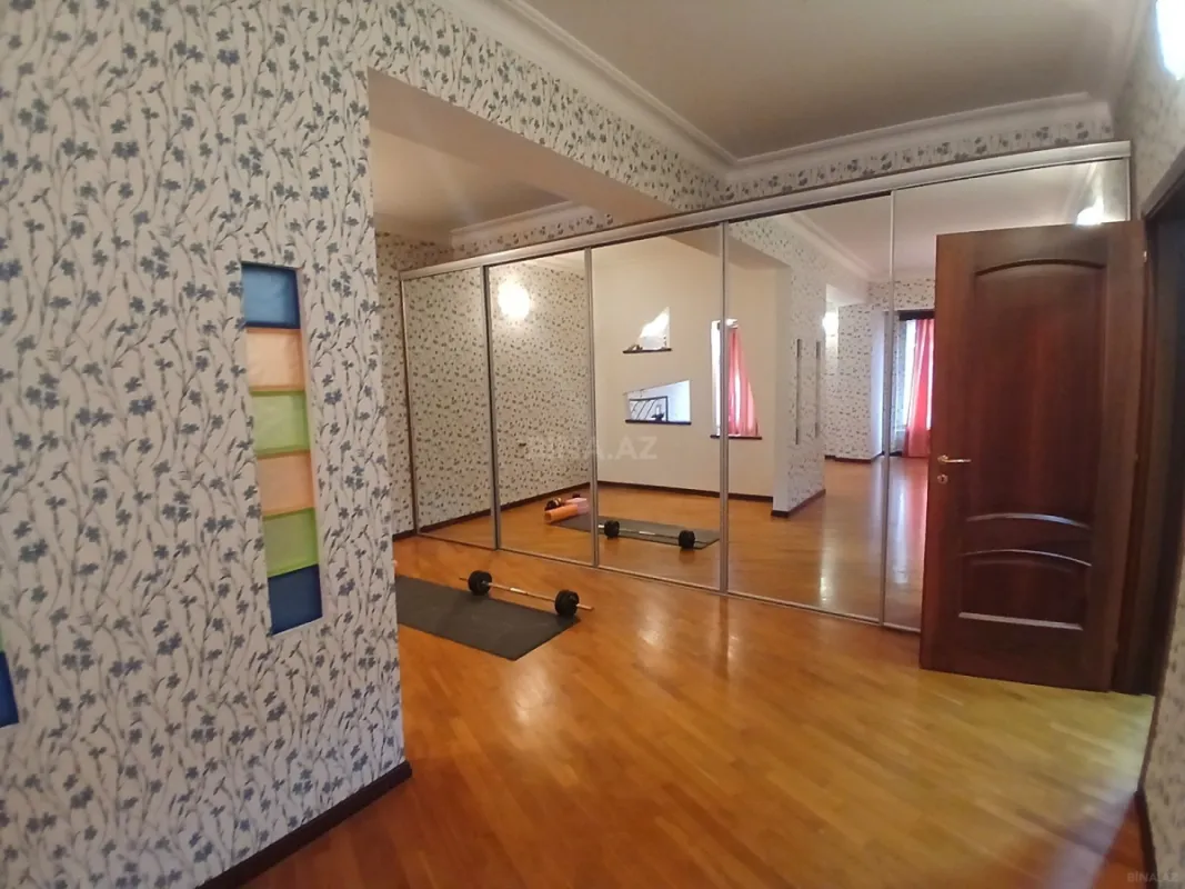 Satılır 3 otaqlı mənzil 147 m²