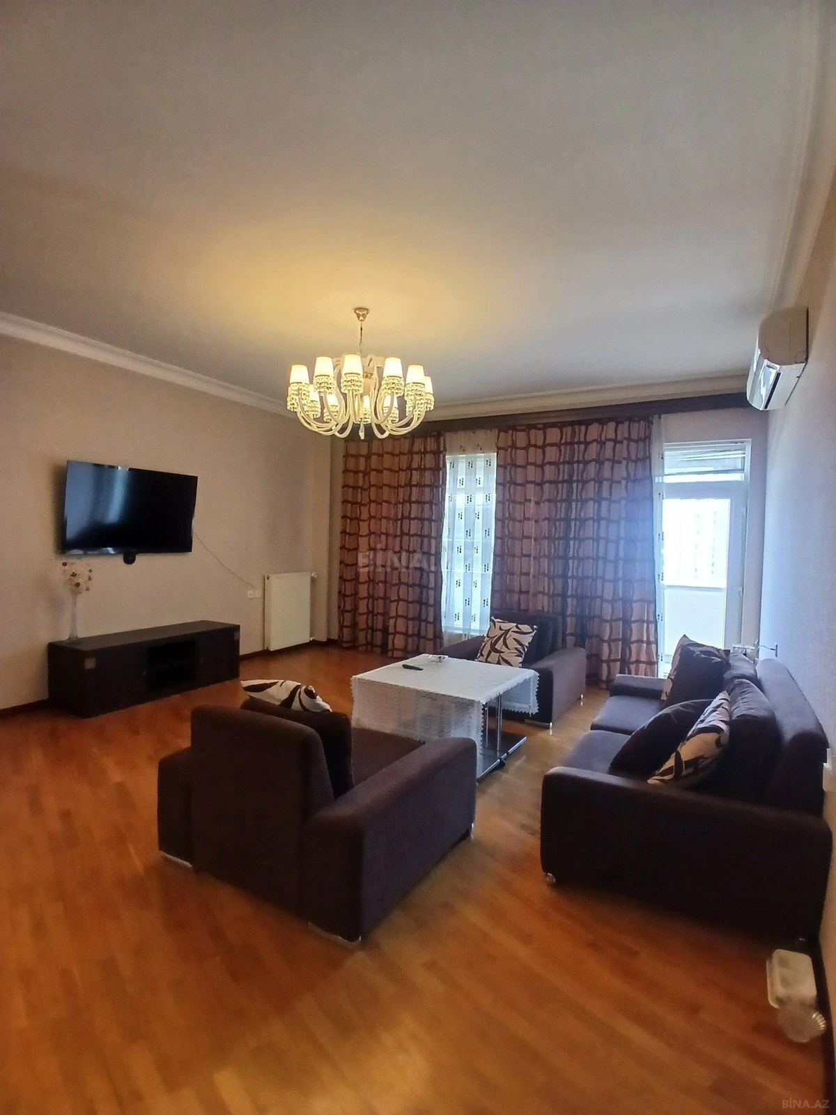 Satılır 3 otaqlı mənzil 147 m²