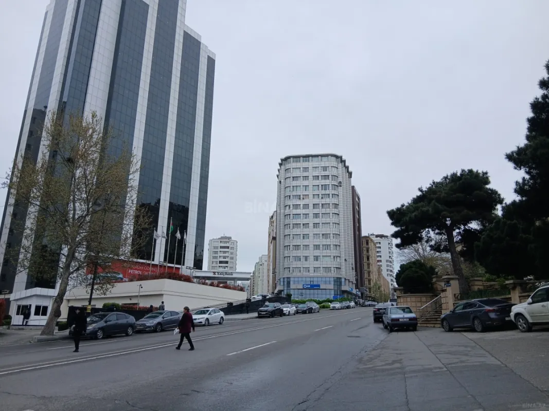 Satılır 3 otaqlı mənzil 147 m²
