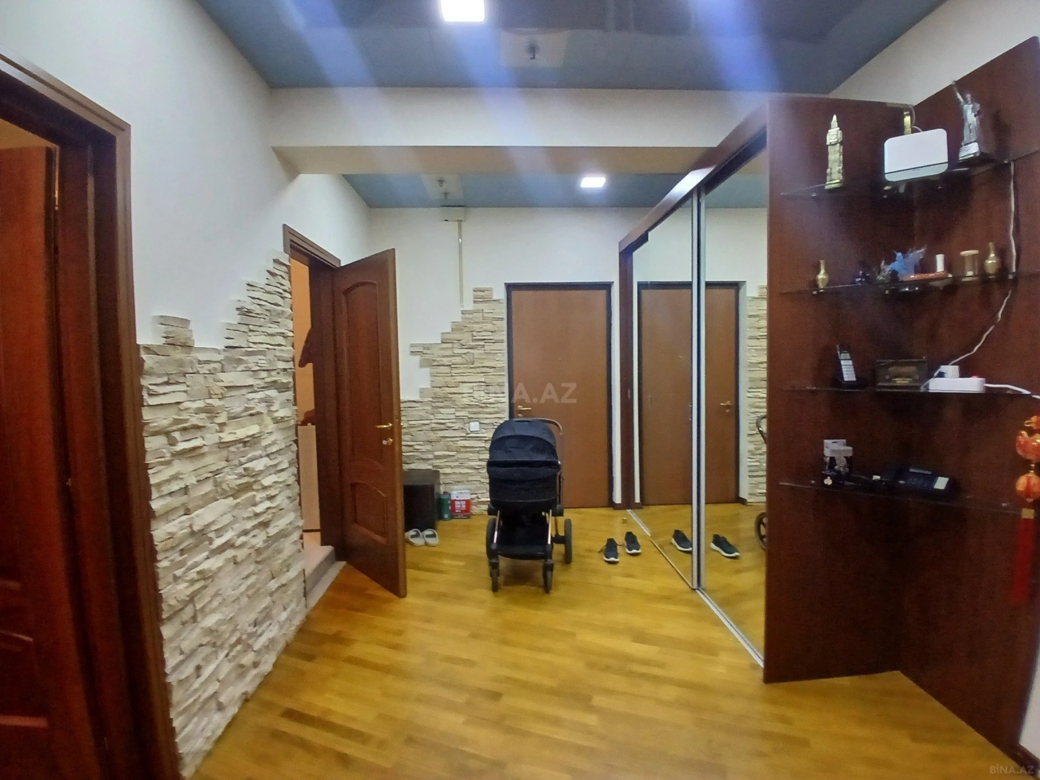 Satılır 3 otaqlı mənzil 147 m²