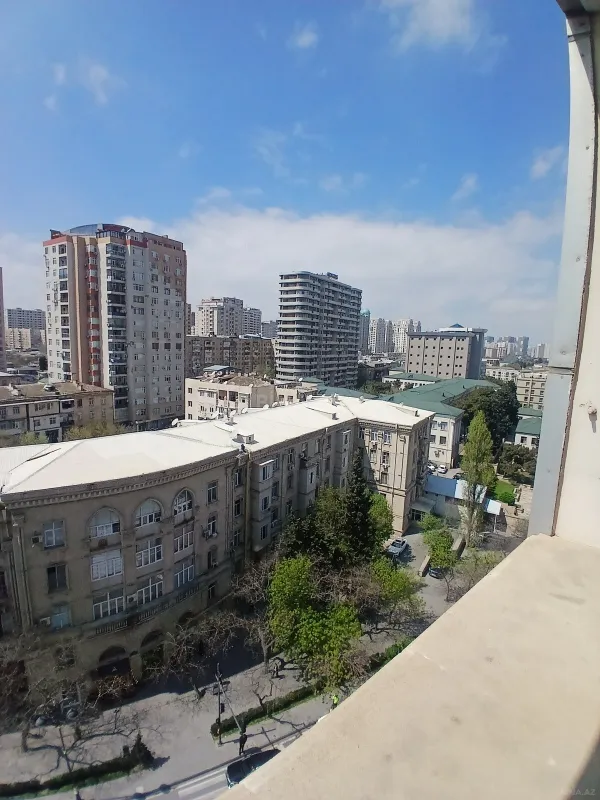 Satılır 3 otaqlı mənzil 147 m²