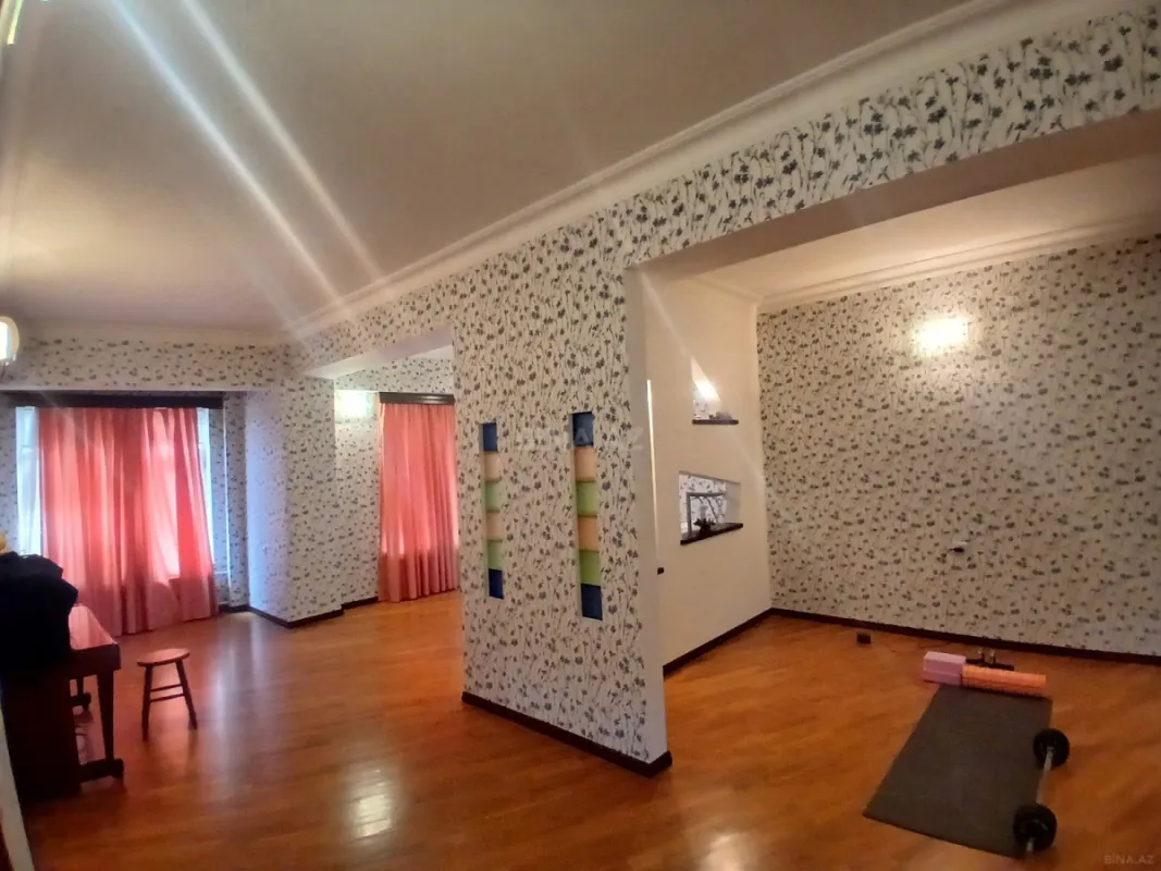 Satılır 3 otaqlı mənzil 147 m²