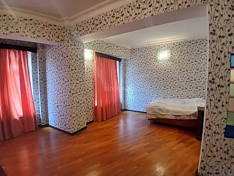 Satılır 3 otaqlı mənzil 147 m²