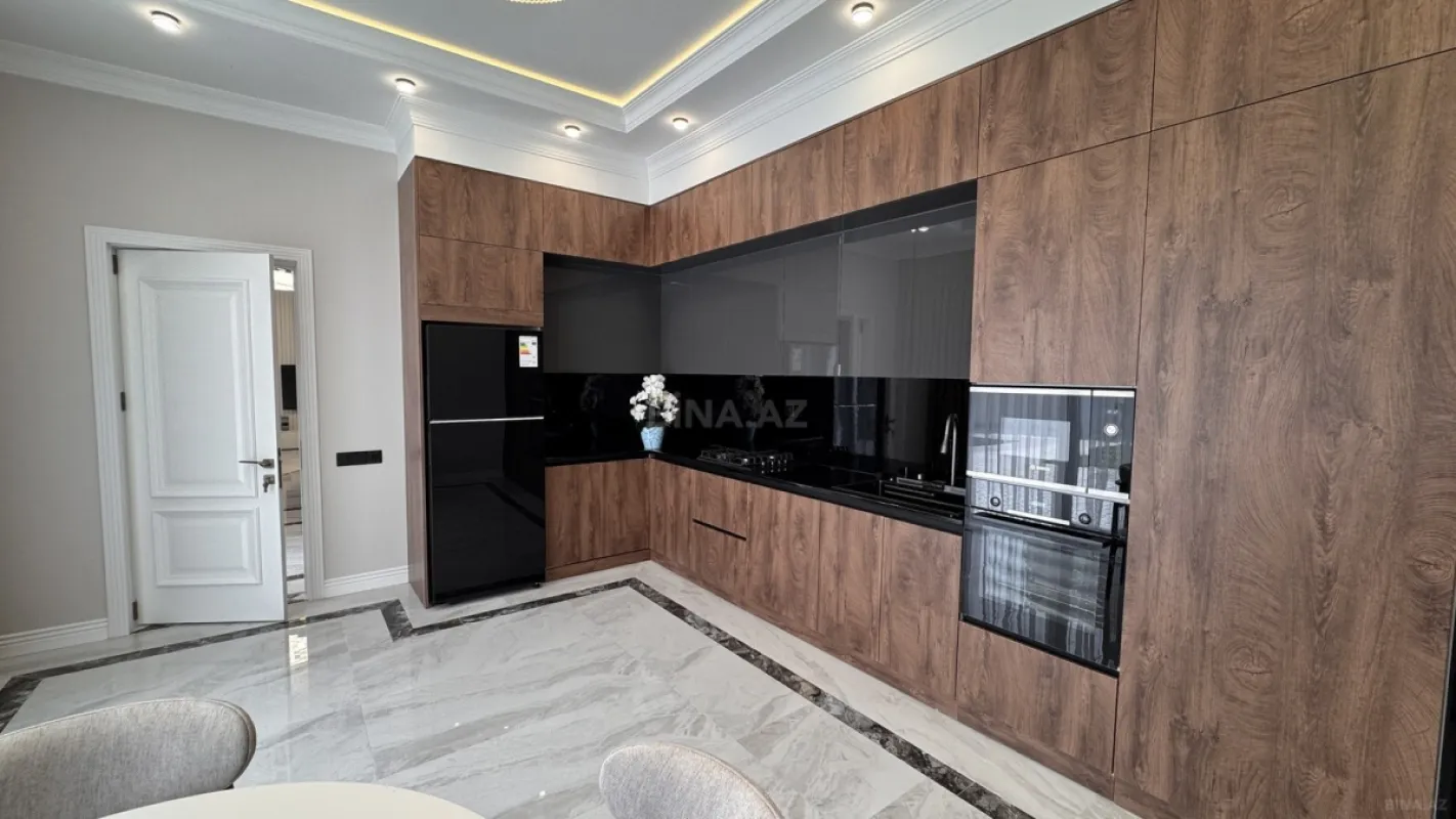 Satılır 5 otaqlı həyət evi 330 m²