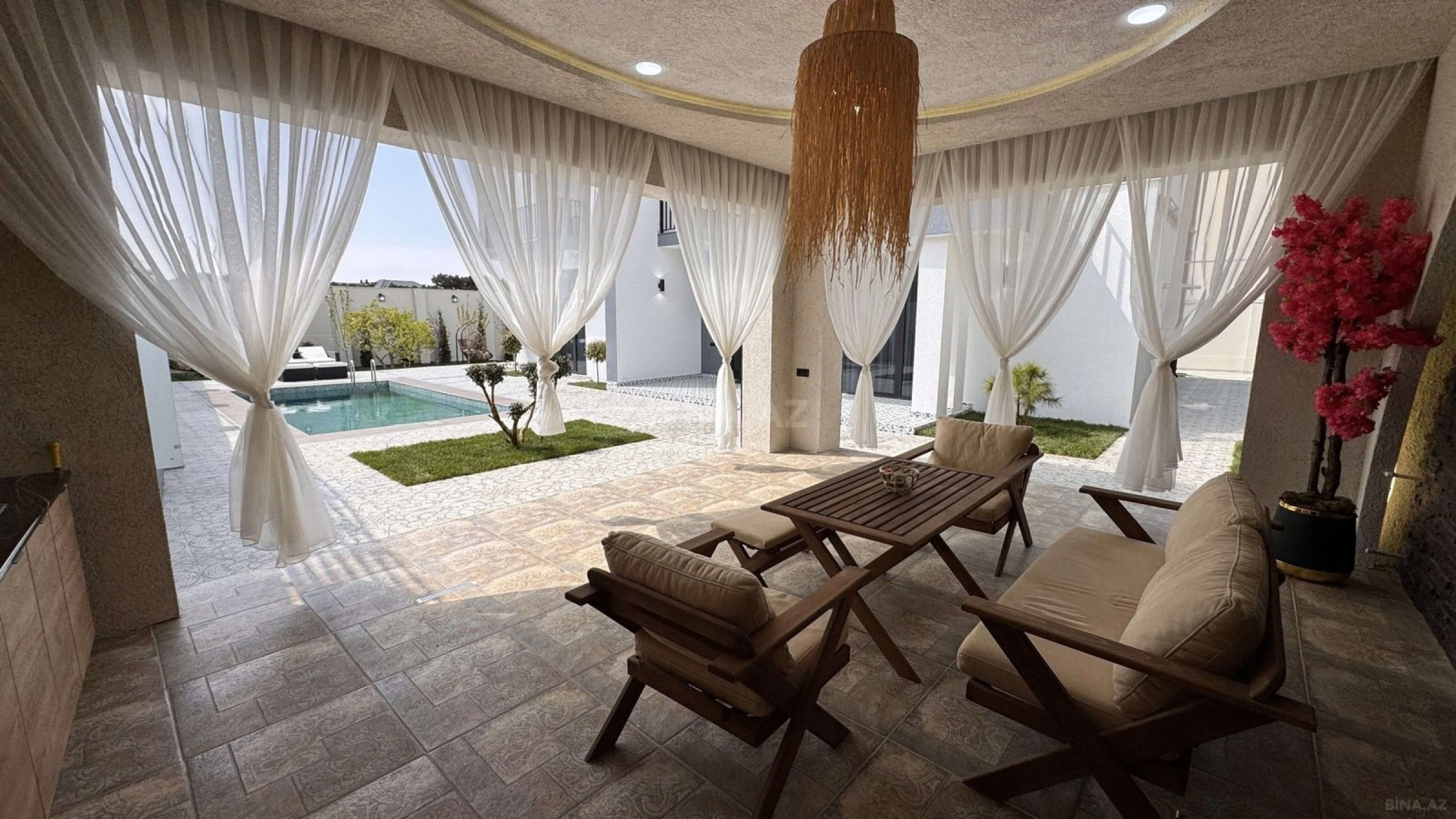 Satılır 5 otaqlı həyət evi 330 m²