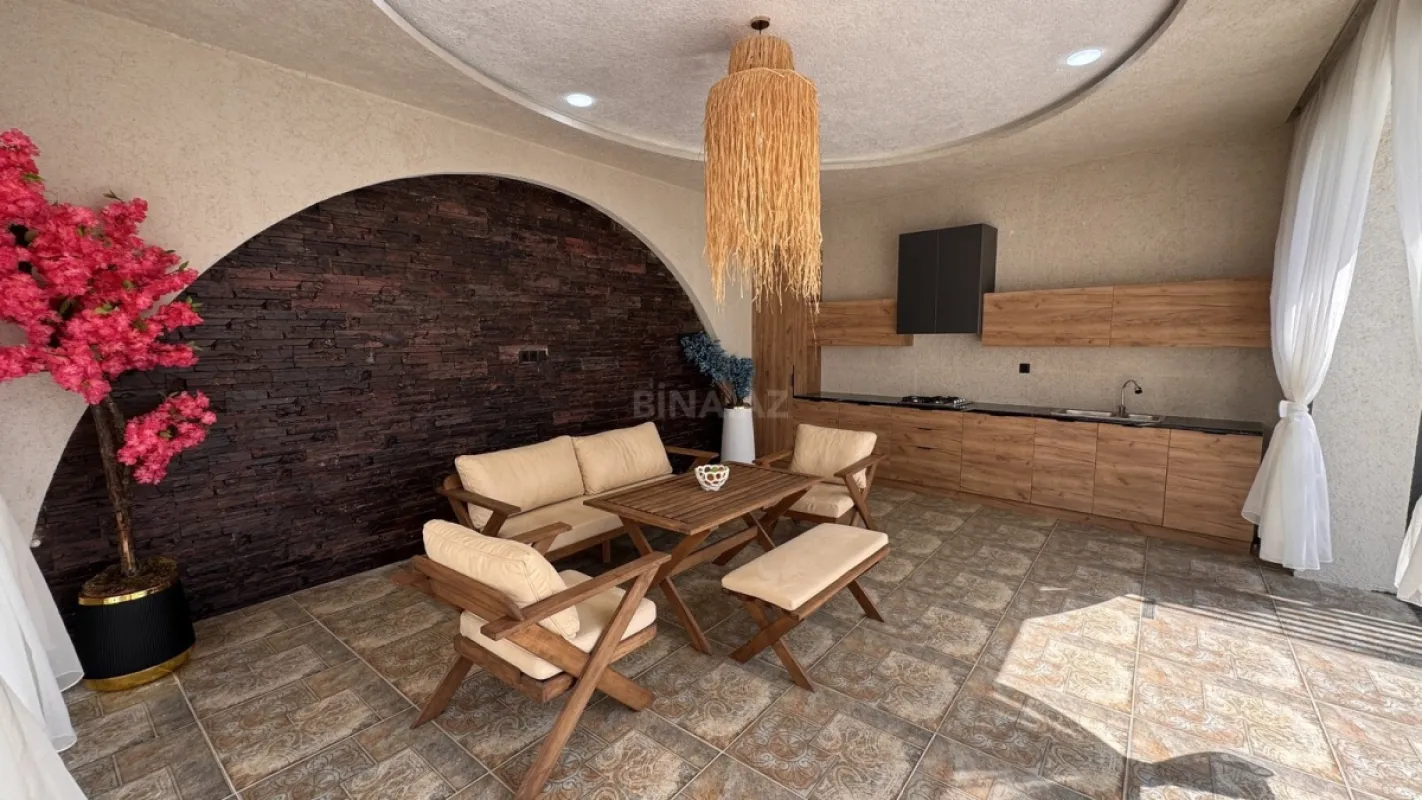 Satılır 5 otaqlı həyət evi 330 m²