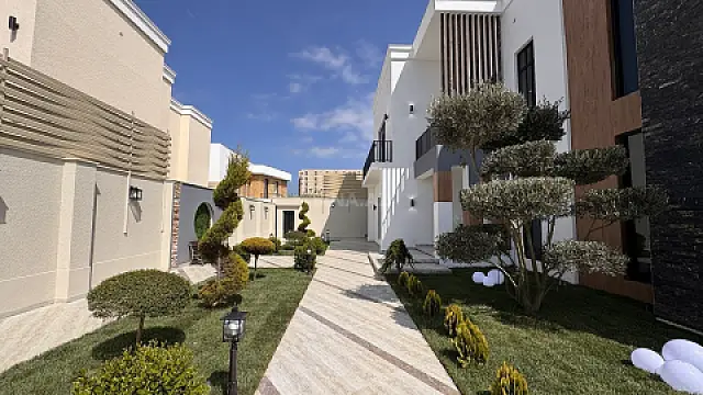 Satılır 5 otaqlı həyət evi 330 m²