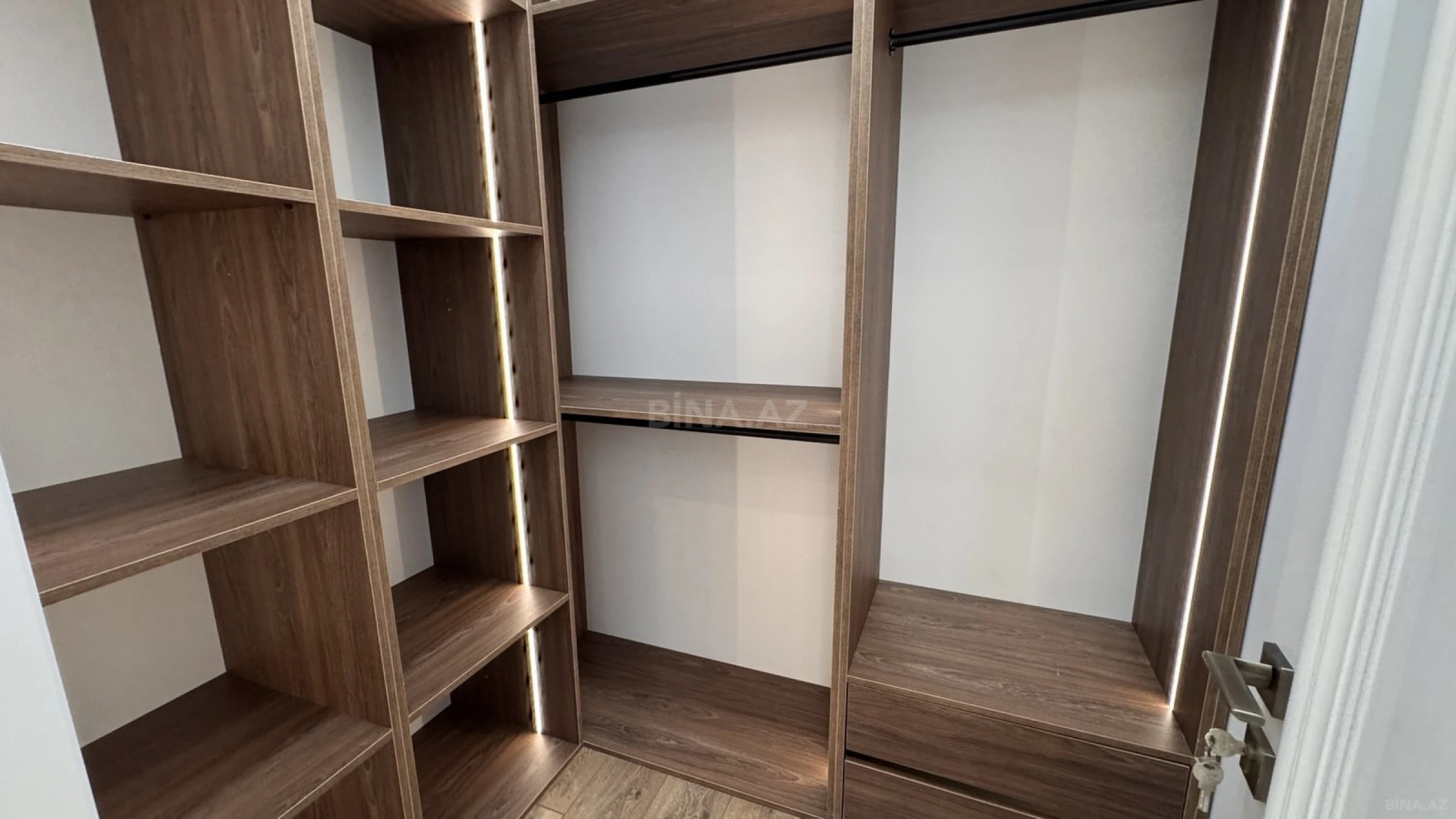 Satılır 5 otaqlı həyət evi 330 m²