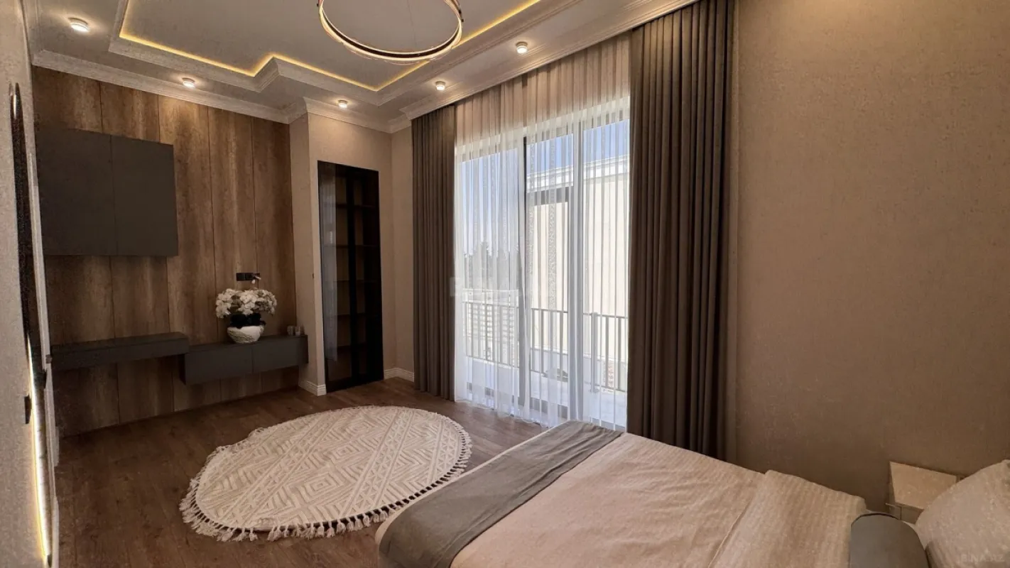 Satılır 5 otaqlı həyət evi 330 m²