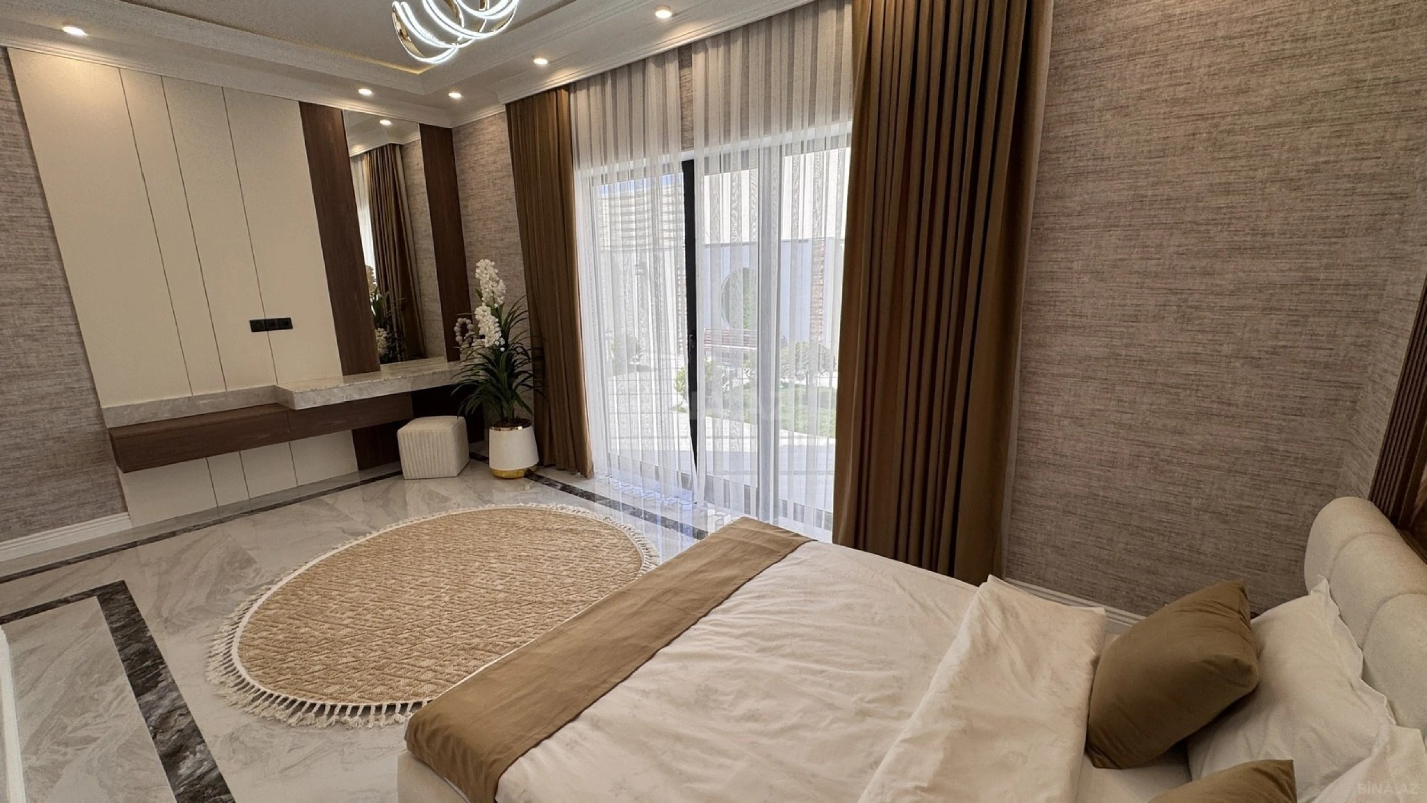 Satılır 5 otaqlı həyət evi 330 m²