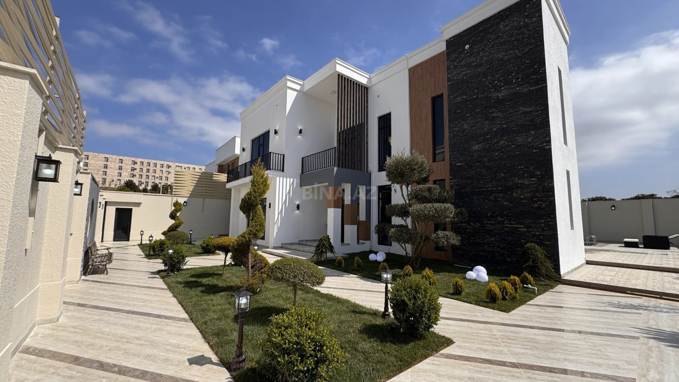 Satılır 5 otaqlı həyət evi 330 m²