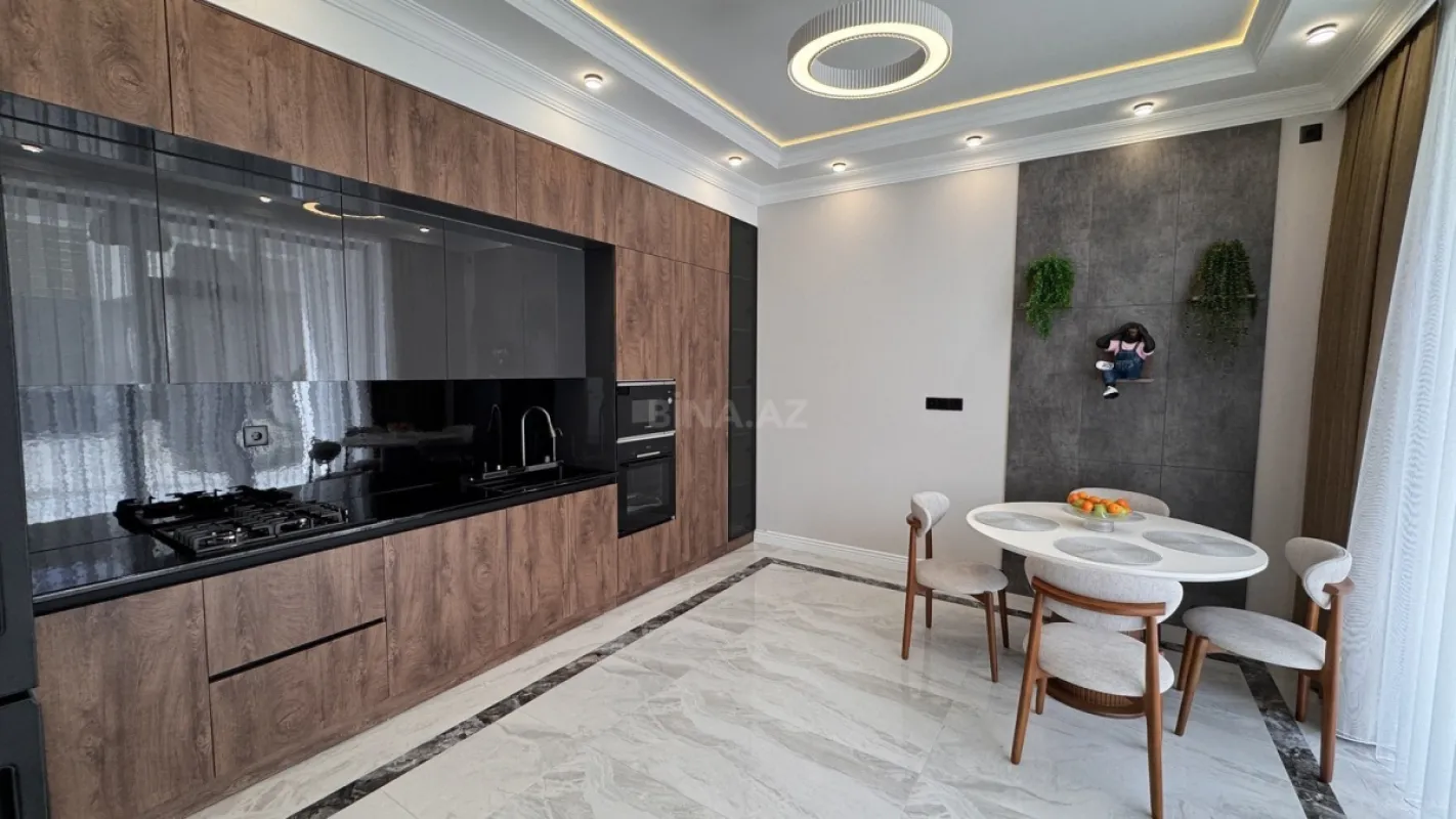 Satılır 5 otaqlı həyət evi 330 m²