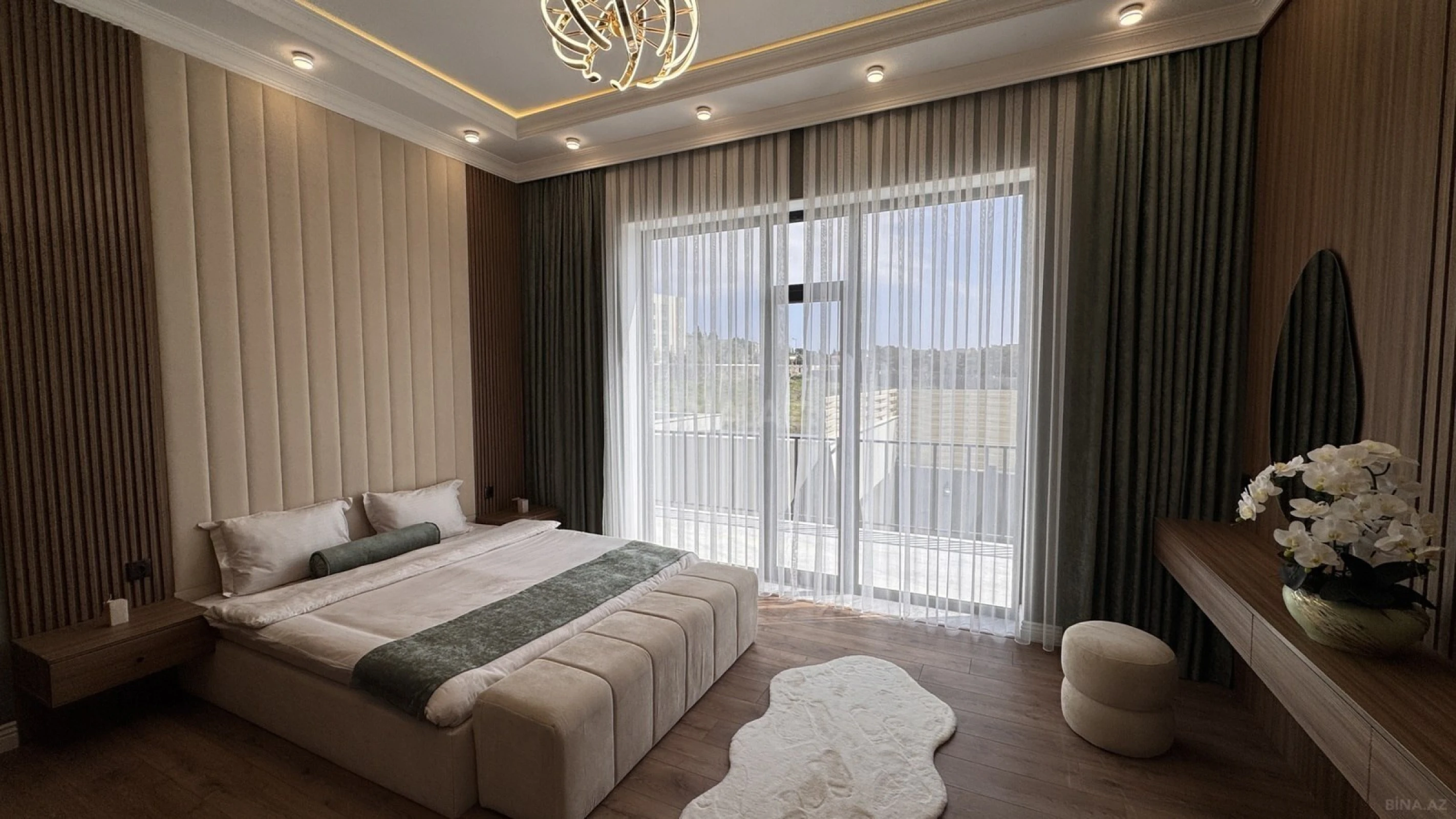 Satılır 5 otaqlı həyət evi 330 m²