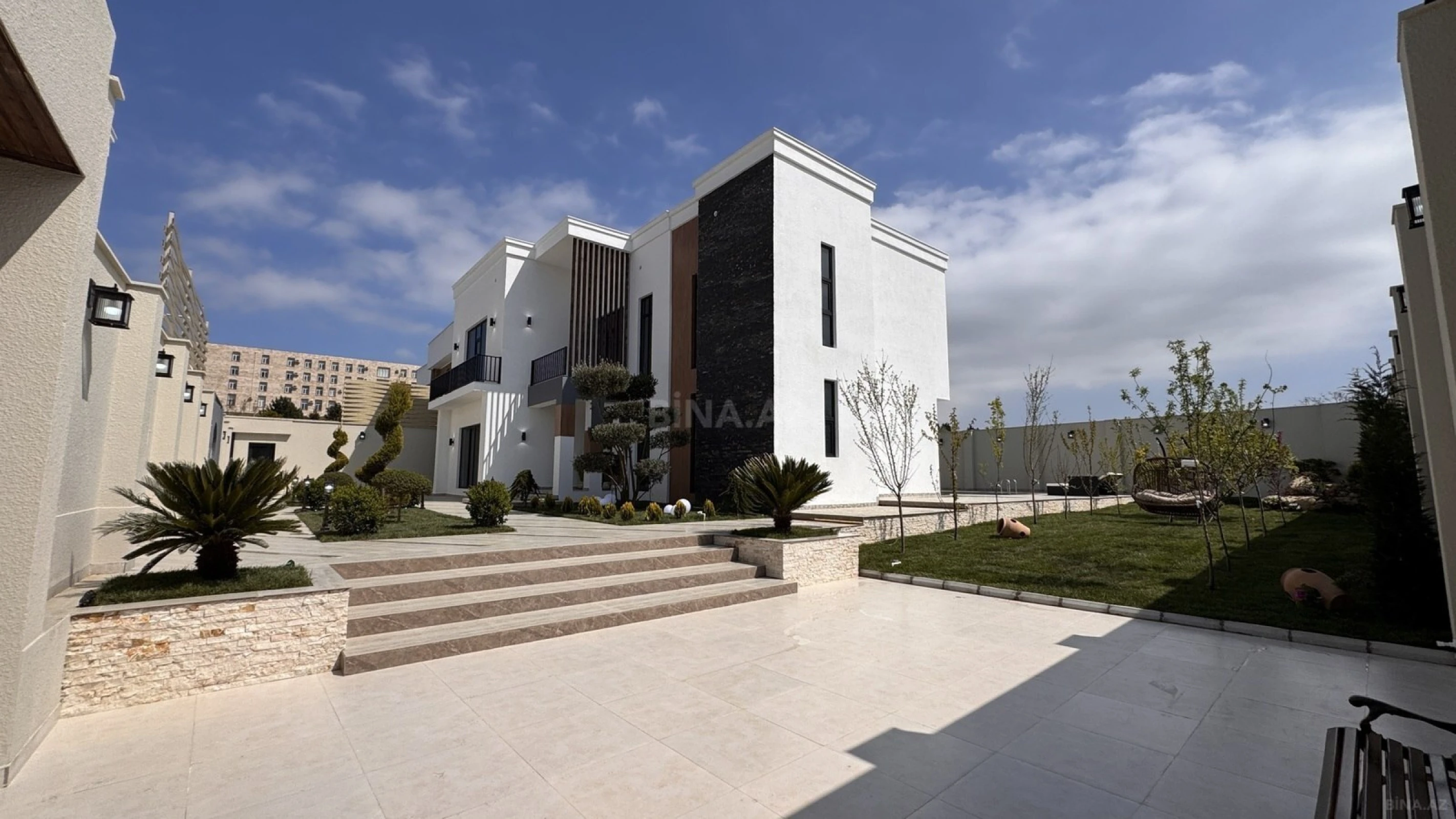 Satılır 5 otaqlı həyət evi 330 m²