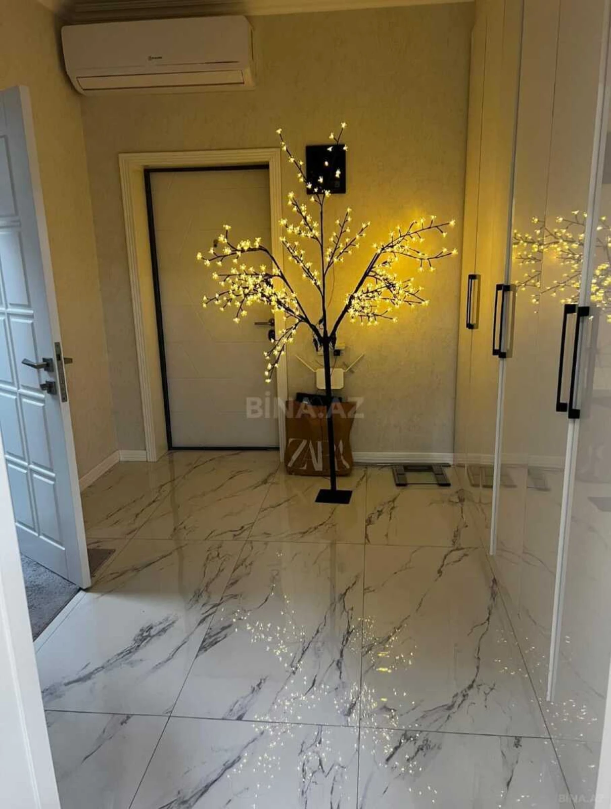 Satılır 2 otaqlı mənzil 62 m²