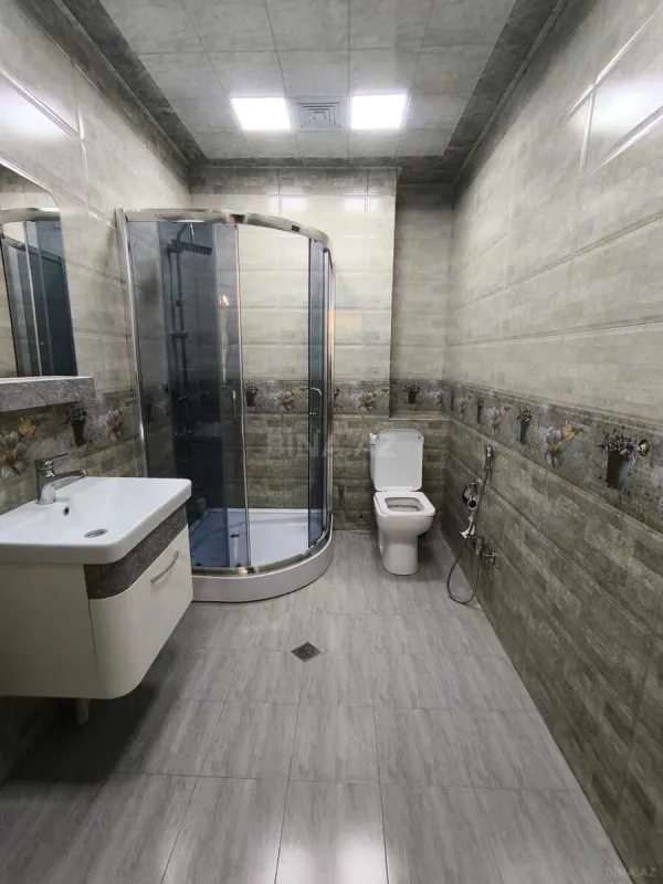 Kirayə verilir 3 otaqlı mənzil 170 m²