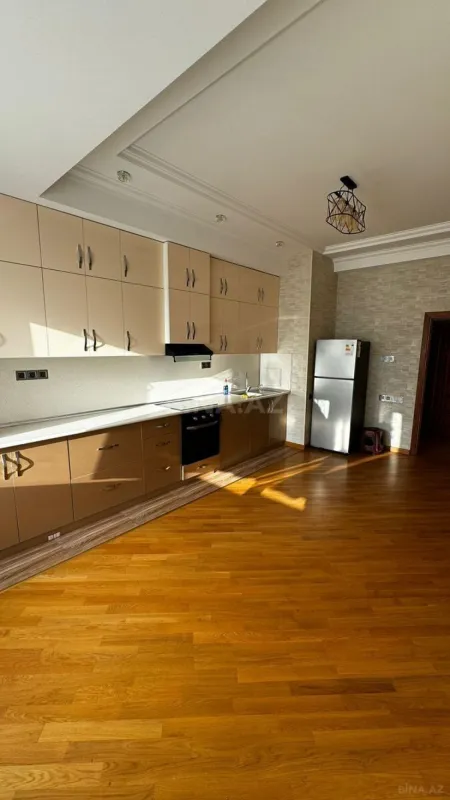 Kirayə verilir 3 otaqlı mənzil 130 m²