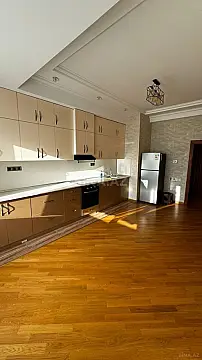 Kirayə verilir 3 otaqlı mənzil 130 m²