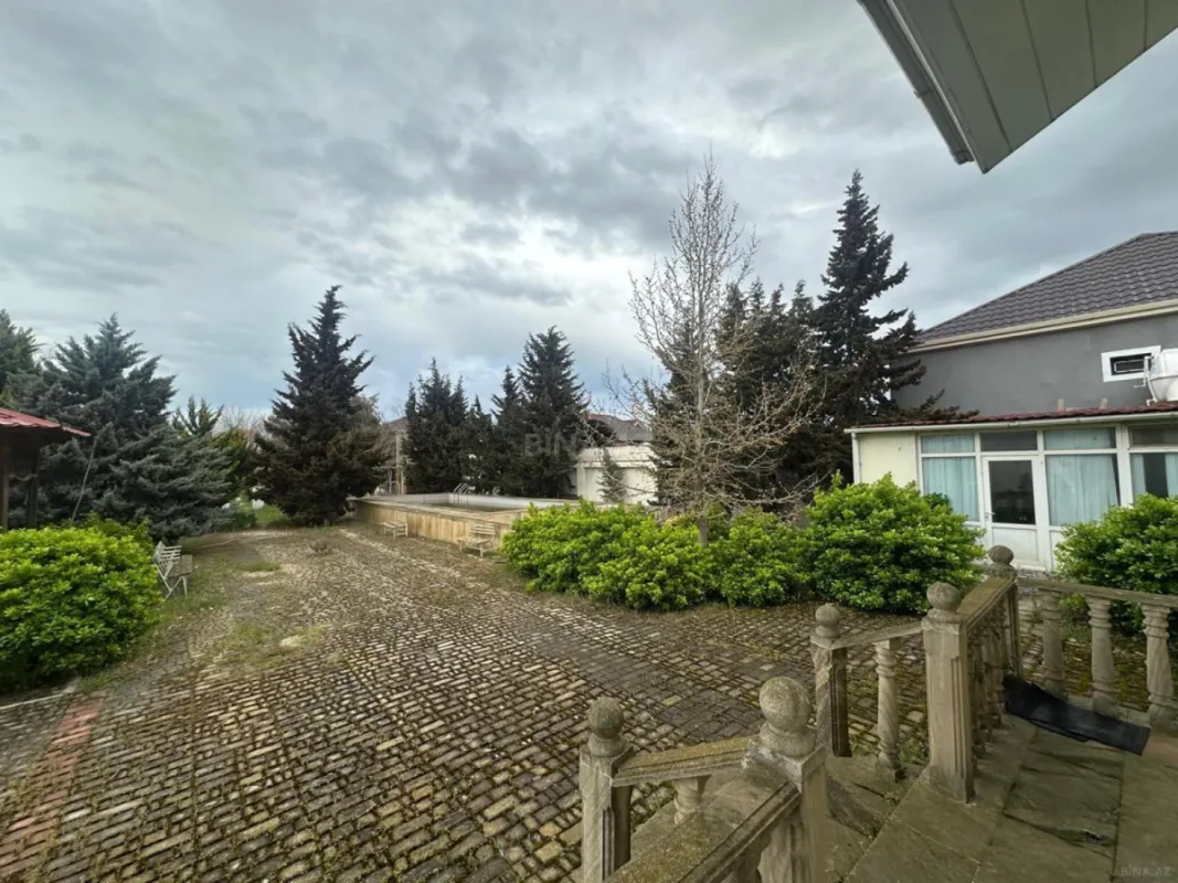 Satılır 8 otaqlı həyət evi 228 m²