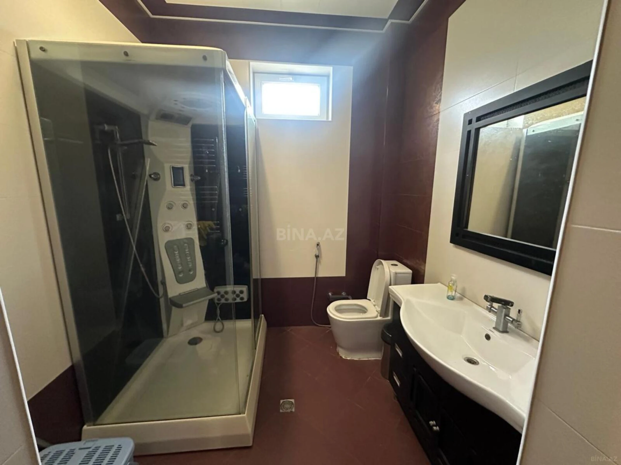 Satılır 8 otaqlı həyət evi 228 m²