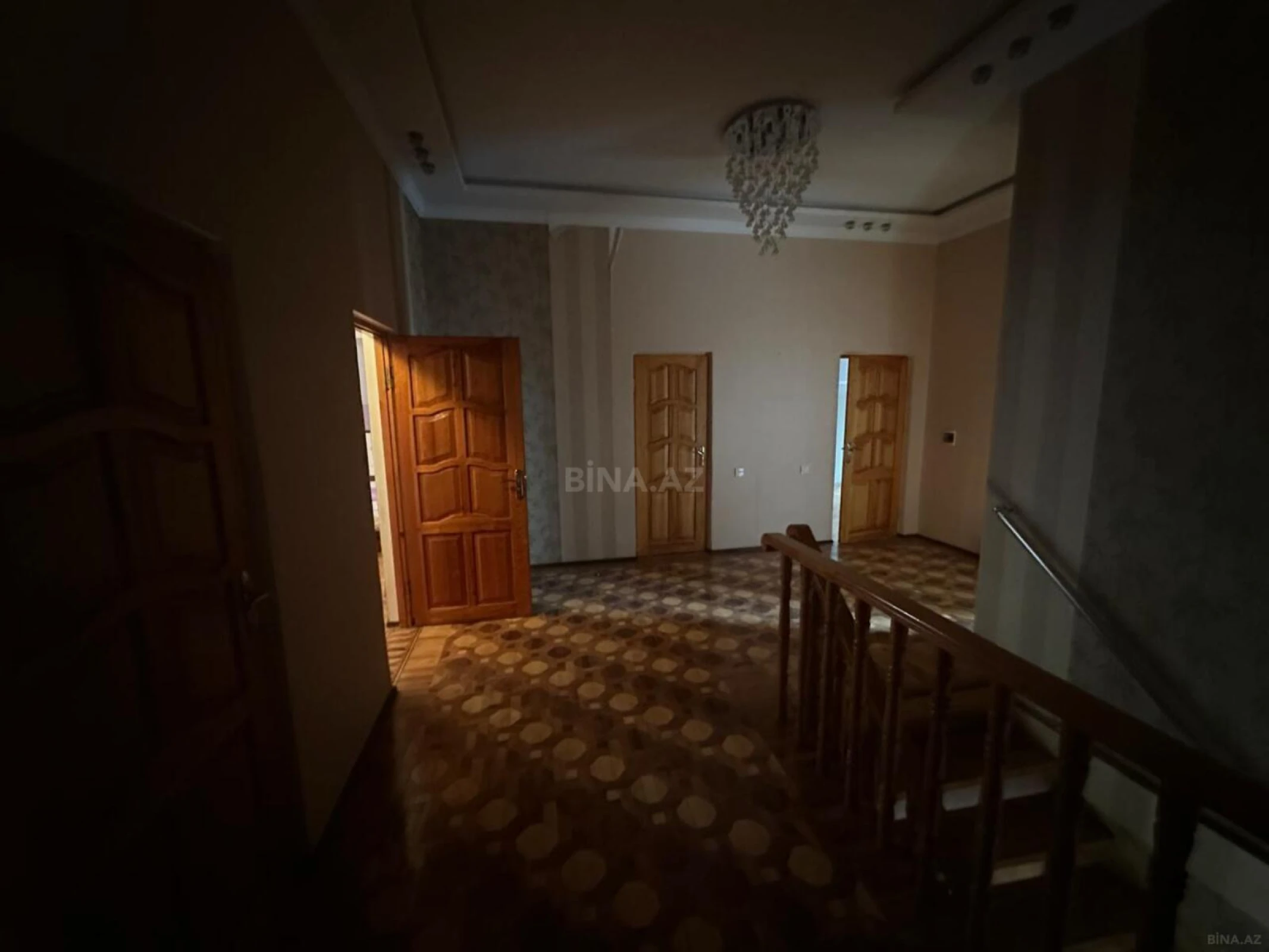 Satılır 8 otaqlı həyət evi 228 m²