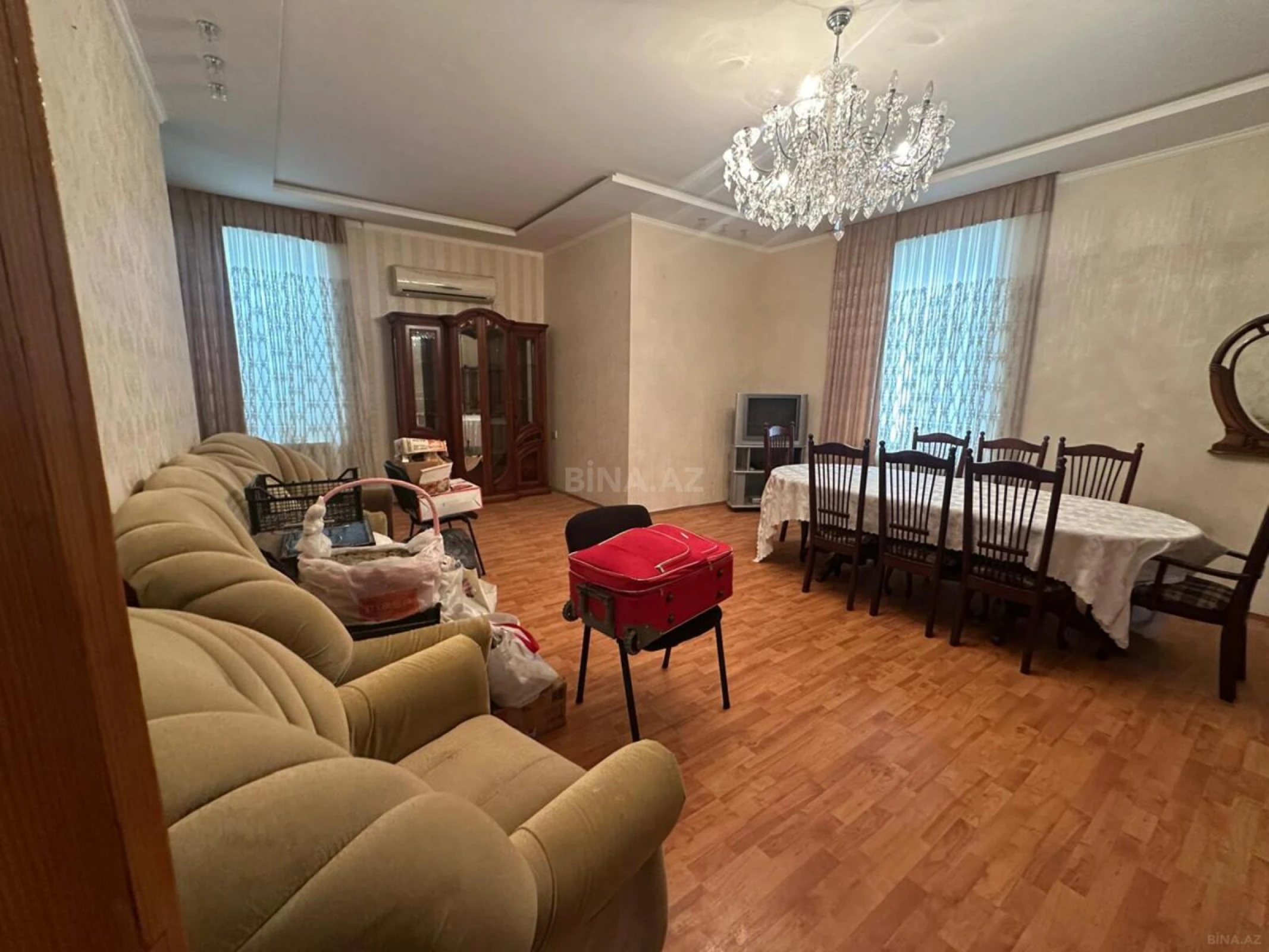 Satılır 8 otaqlı həyət evi 228 m²