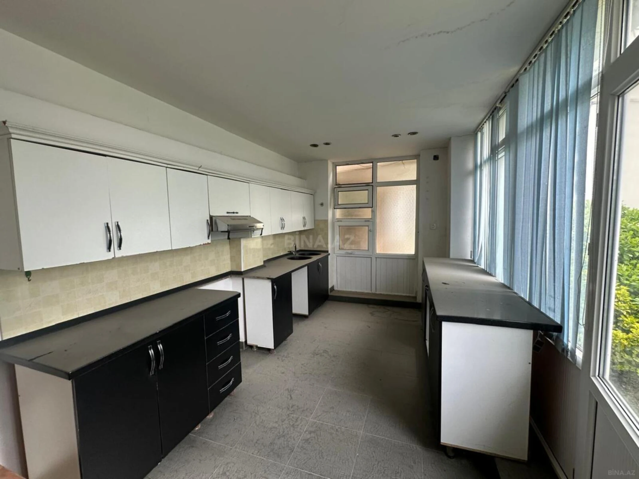 Satılır 8 otaqlı həyət evi 228 m²