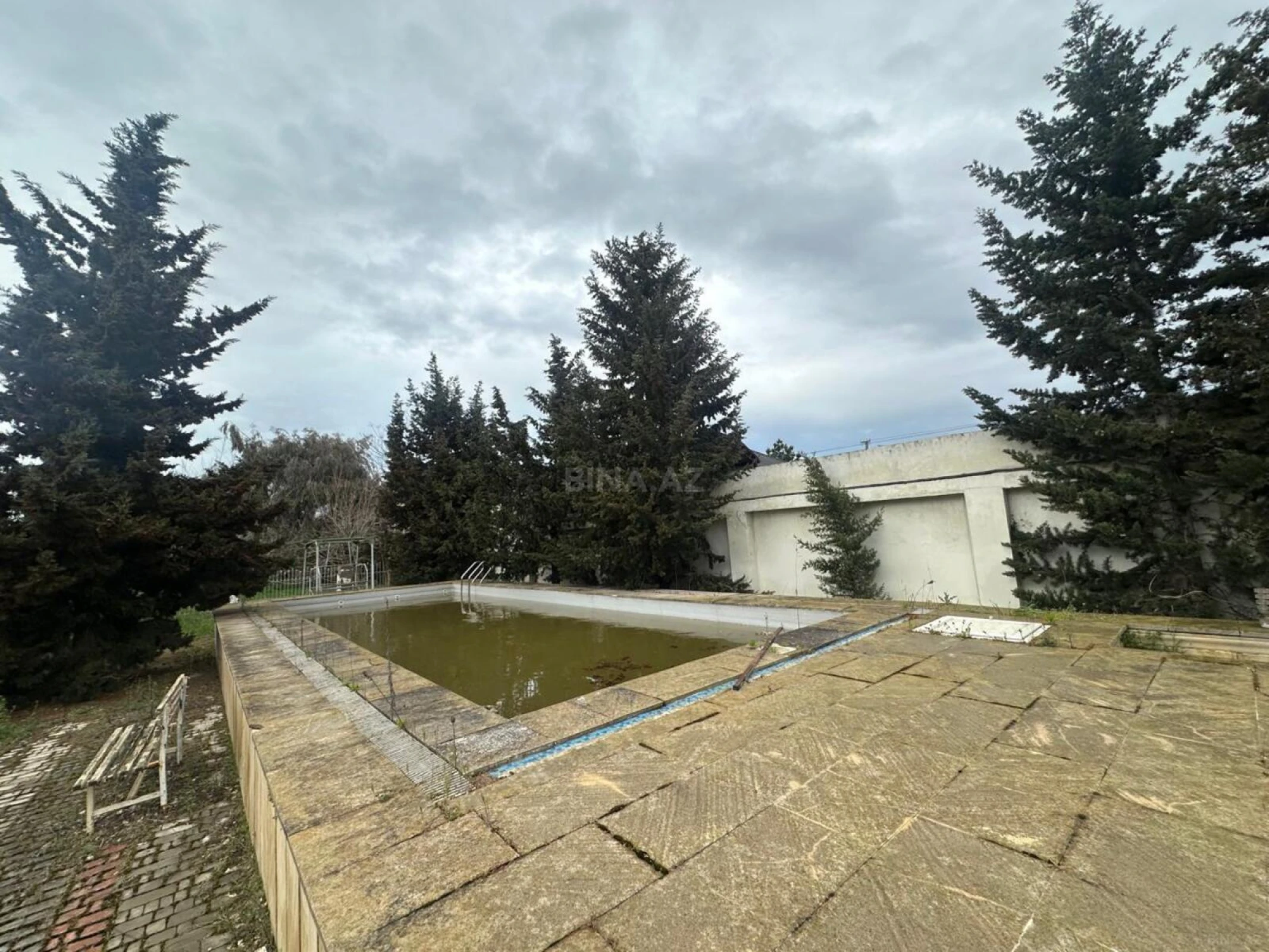 Satılır 8 otaqlı həyət evi 228 m²