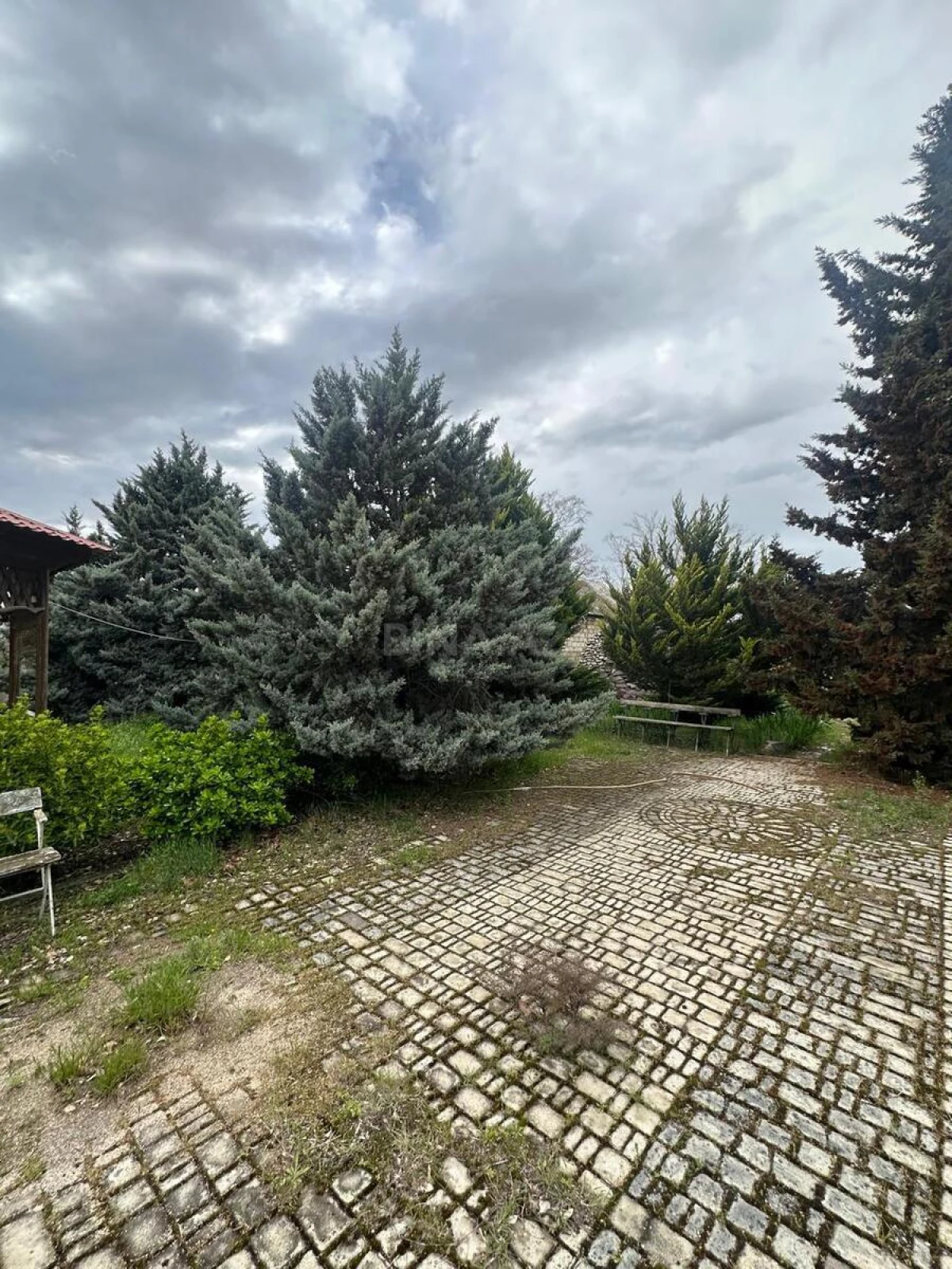 Satılır 8 otaqlı həyət evi 228 m²