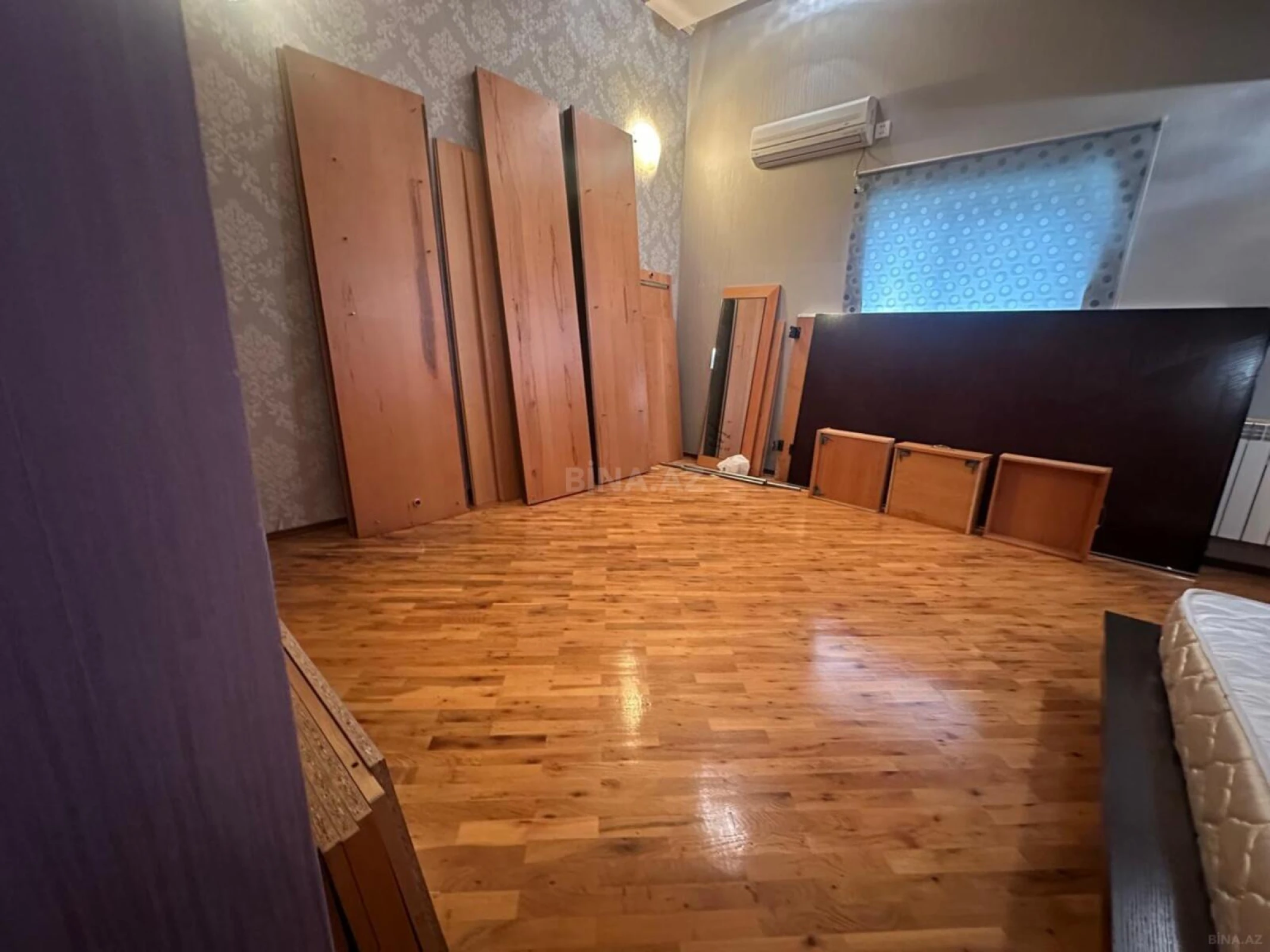 Satılır 8 otaqlı həyət evi 228 m²