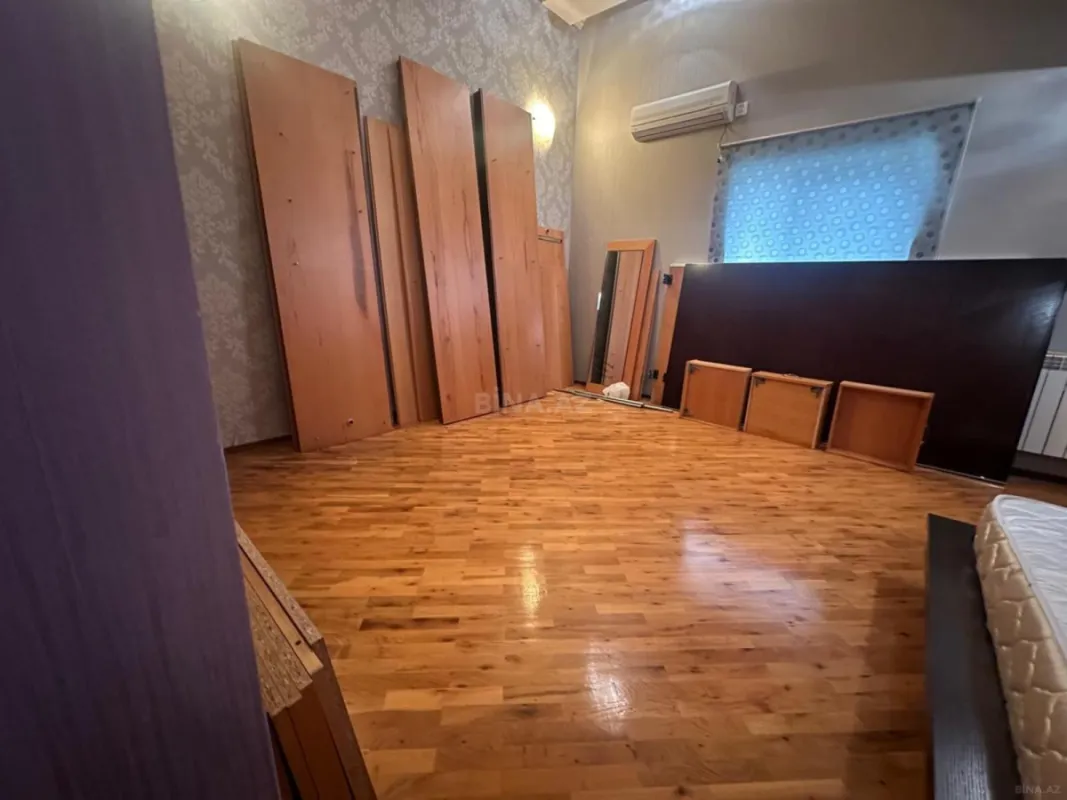 Satılır 8 otaqlı həyət evi 228 m²