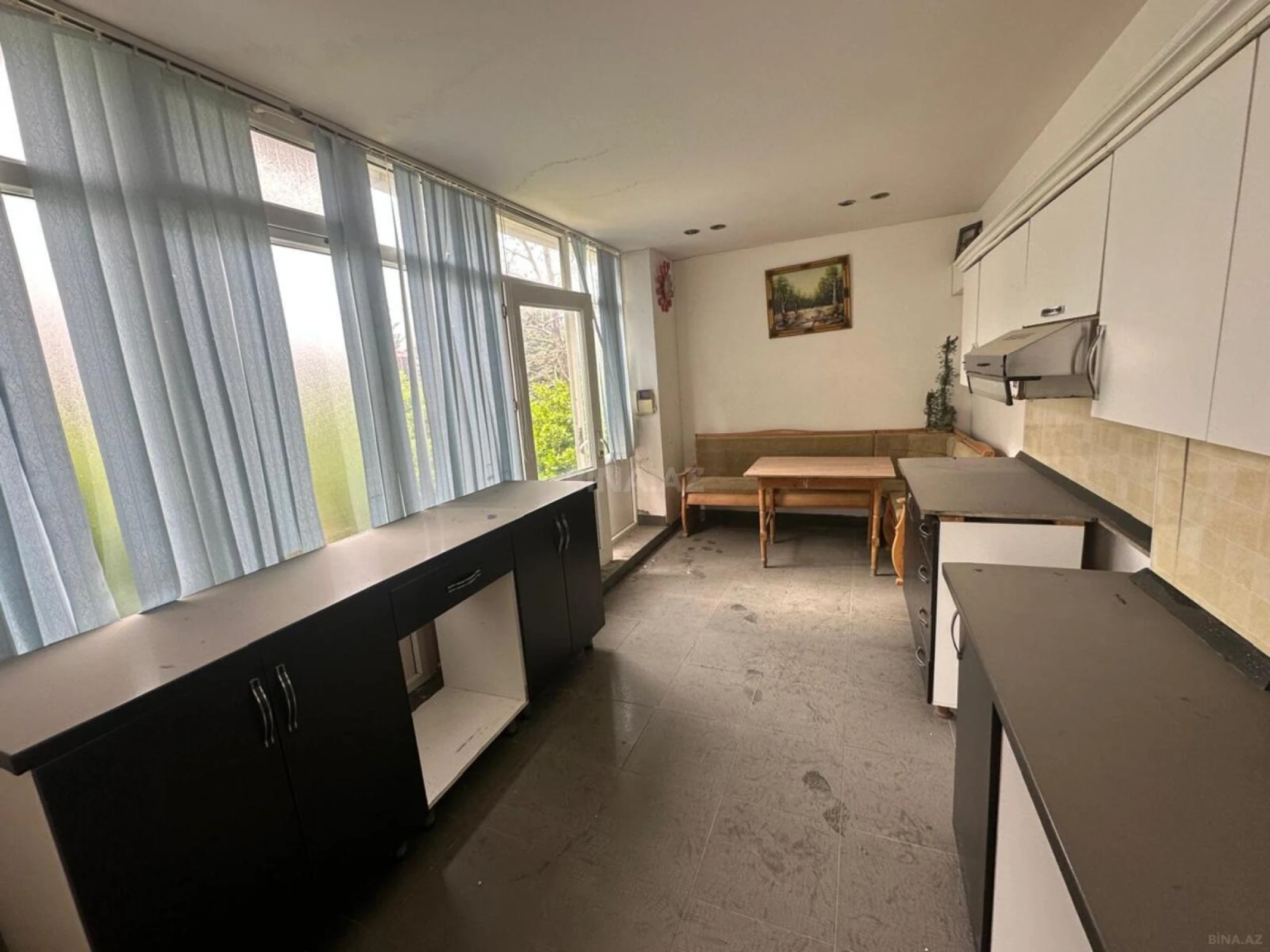 Satılır 8 otaqlı həyət evi 228 m²