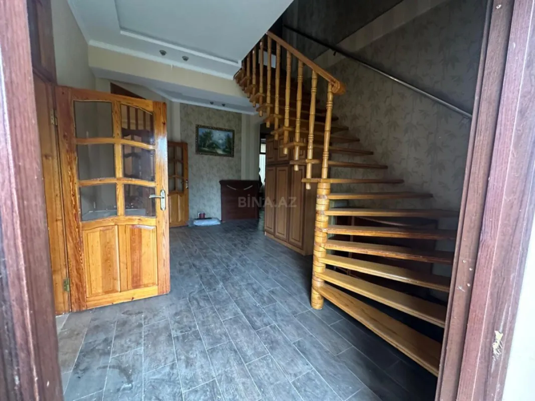 Satılır 8 otaqlı həyət evi 228 m²