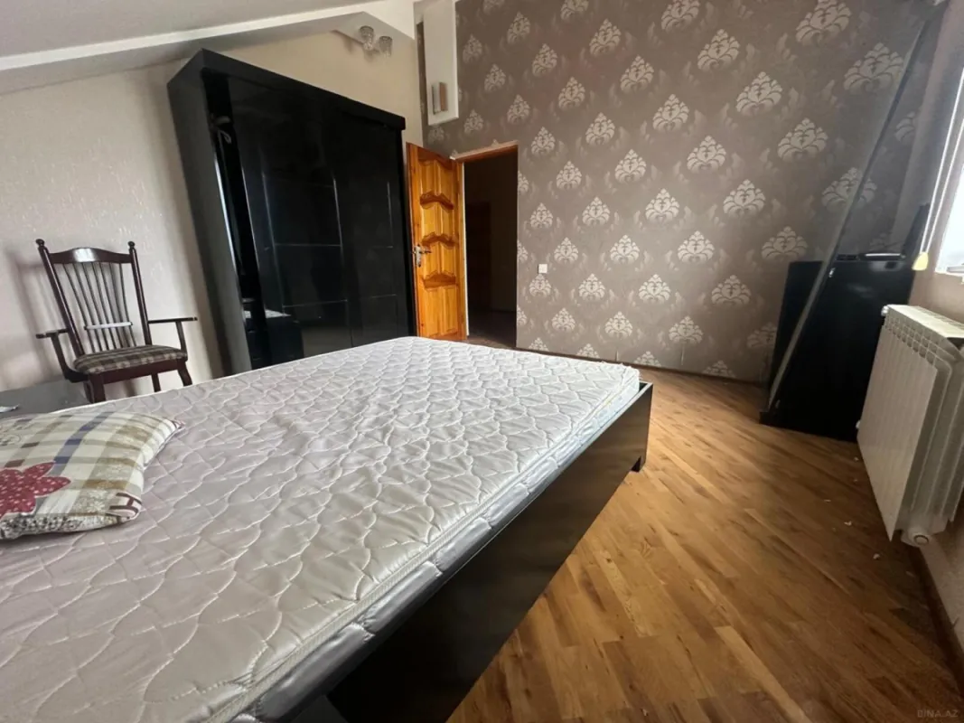 Satılır 8 otaqlı həyət evi 228 m²