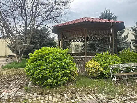 Satılır 8 otaqlı həyət evi 228 m²