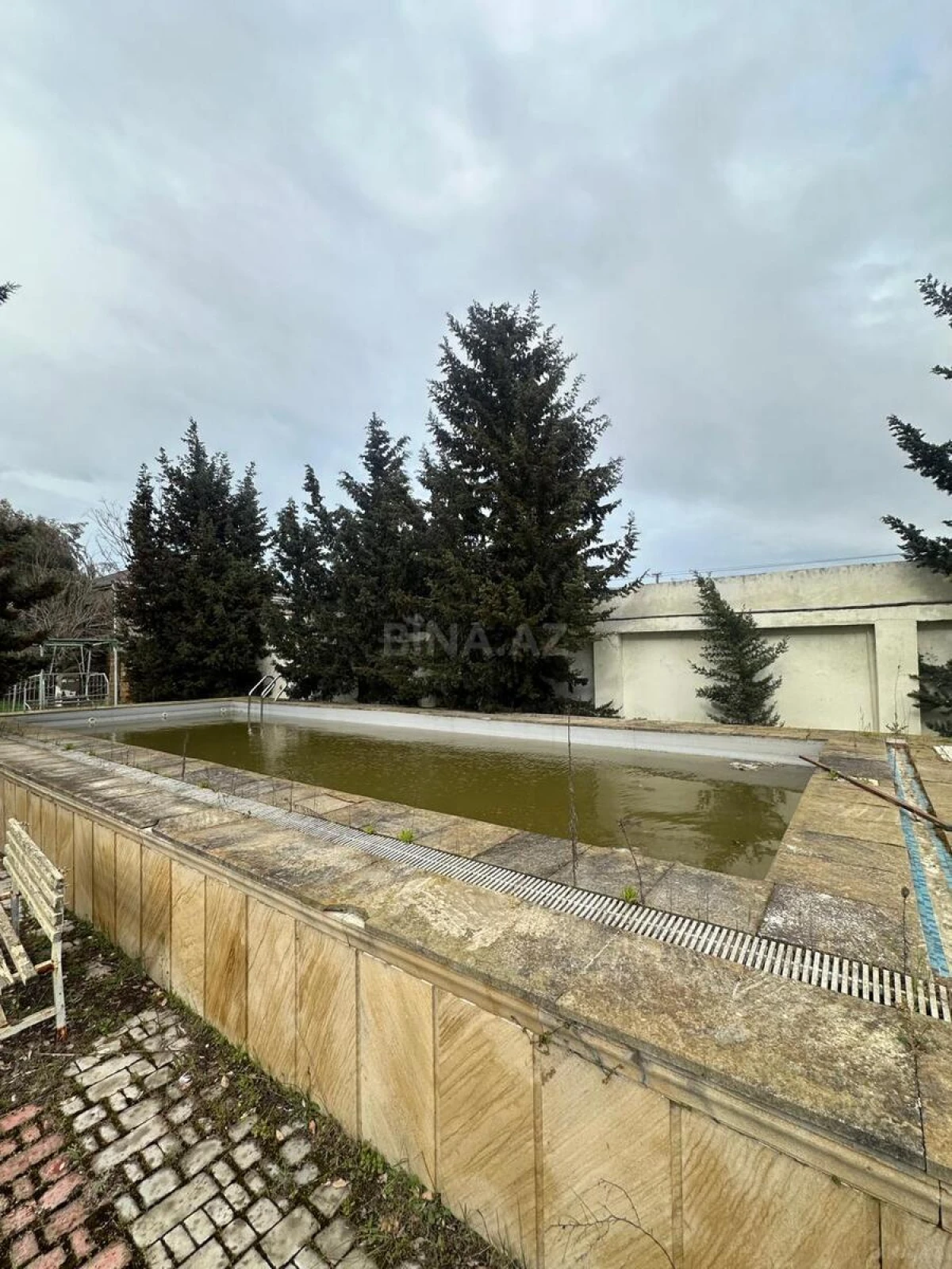 Satılır 8 otaqlı həyət evi 228 m²