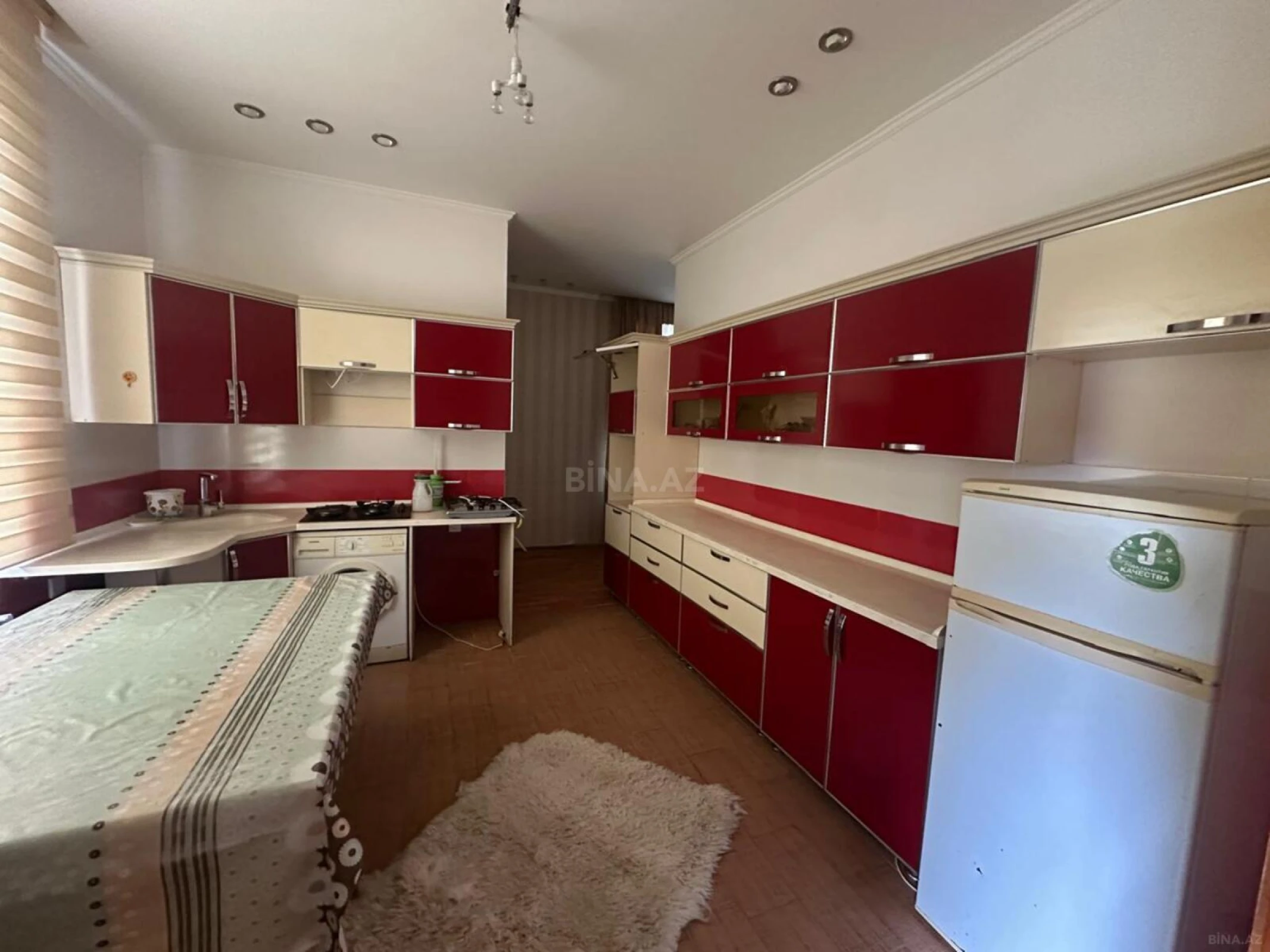 Satılır 8 otaqlı həyət evi 228 m²