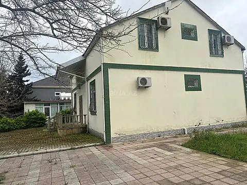Satılır 8 otaqlı həyət evi 228 m²